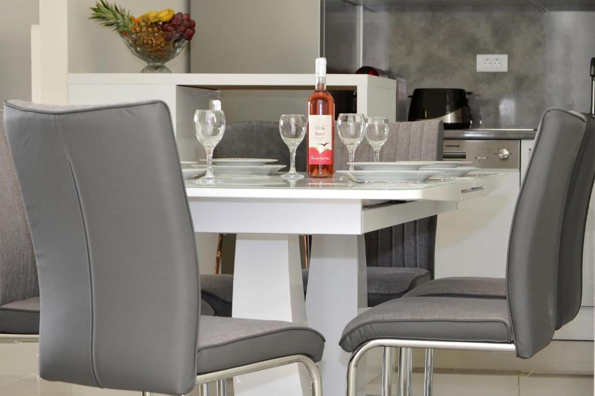 Apartment Sunshine Trogir - Three Bedroom Apartment with Balcony-Eetkamer