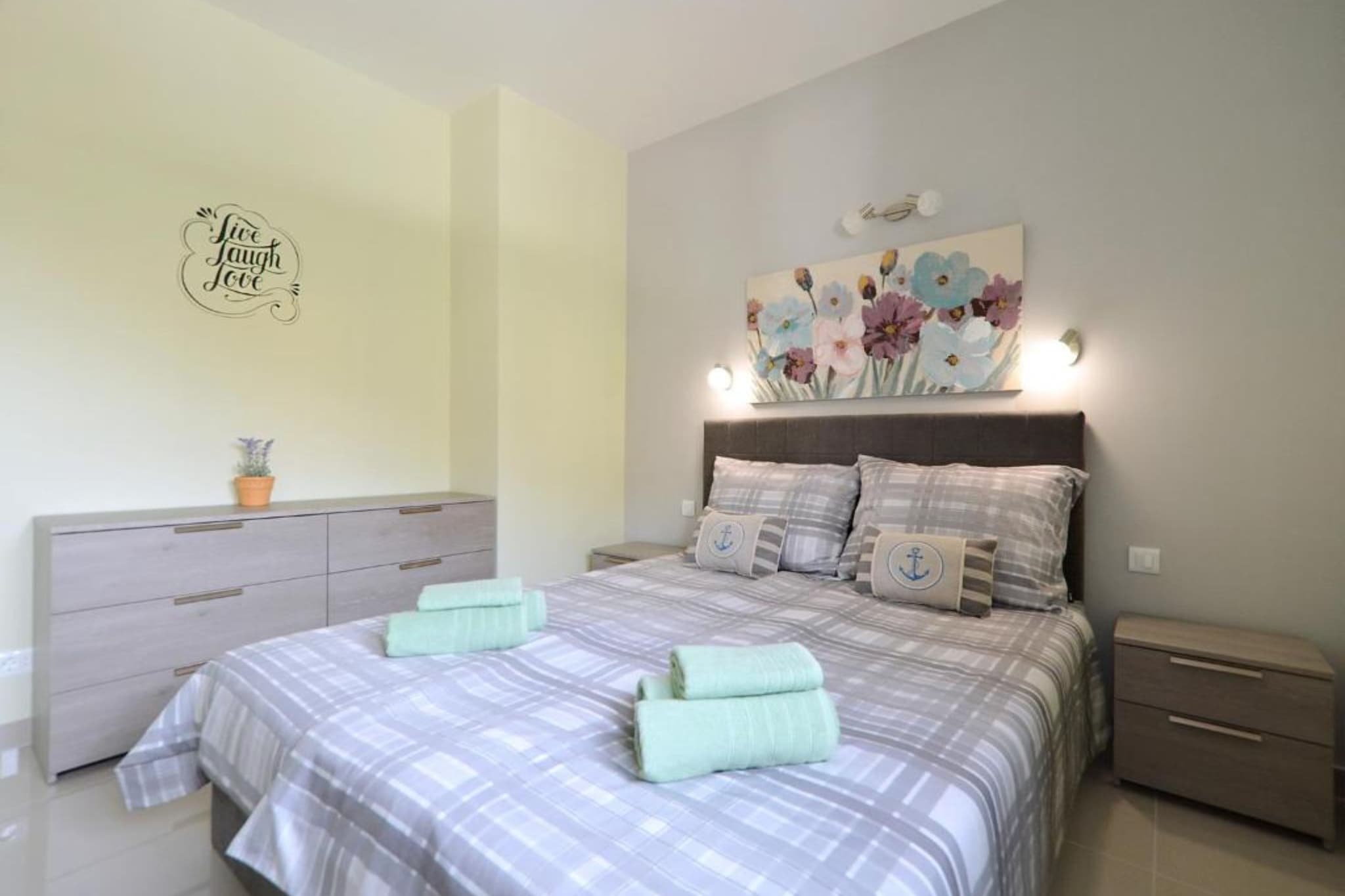 Apartment Sunshine Trogir - Three Bedroom Apartment with Balcony-Slaapkamer