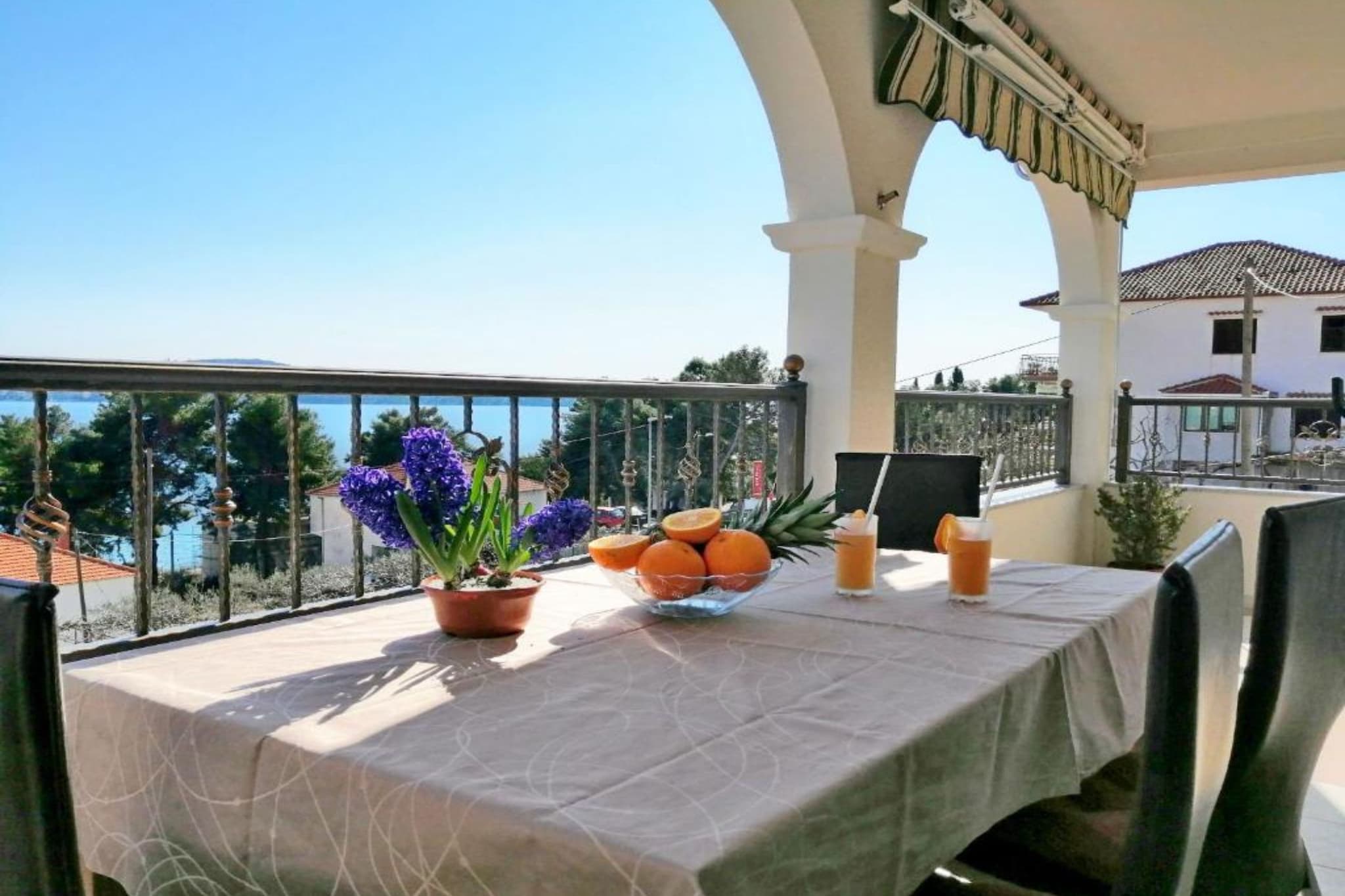 Apartment Libe with Sea View Trogir - Two Bedroom Apartment with Balcony-Terrasbalkon