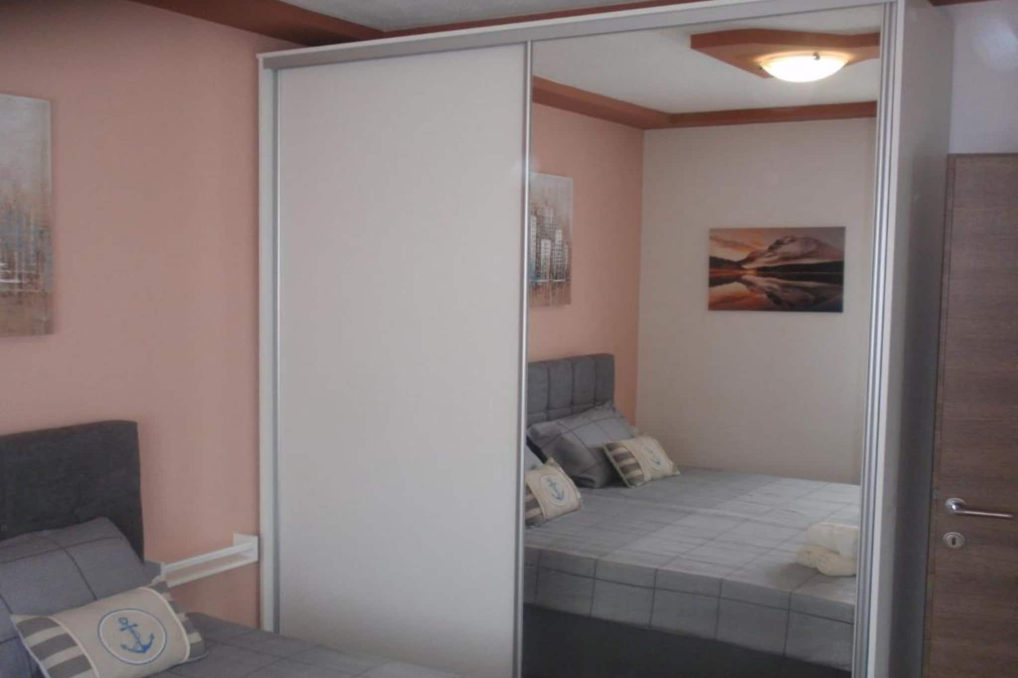 Apartment Libe with Sea View Trogir - Two Bedroom Apartment with Balcony-Slaapkamer