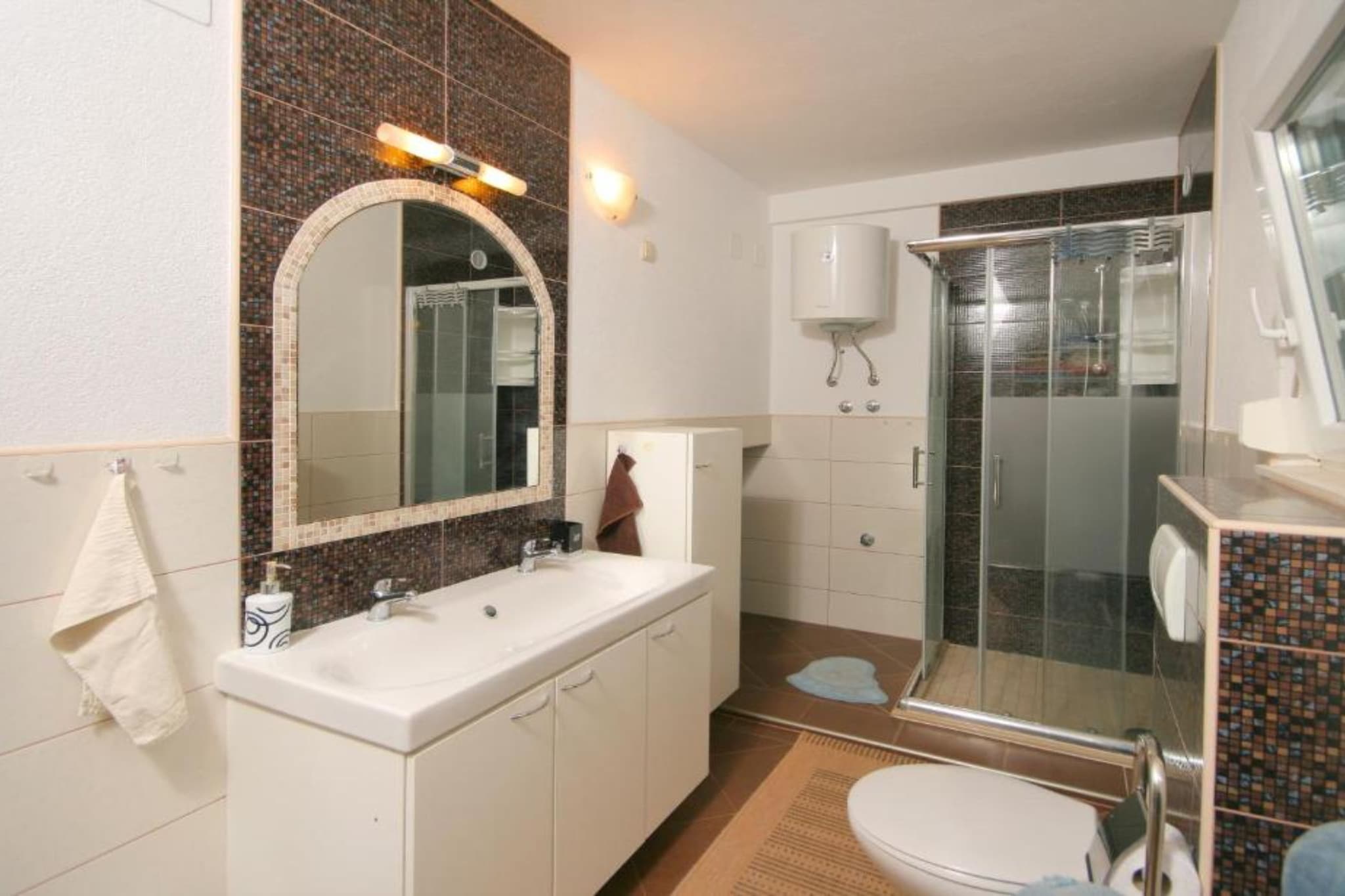 Apartment Libe with Sea View Trogir - Two Bedroom Apartment with Balcony-Badkamer