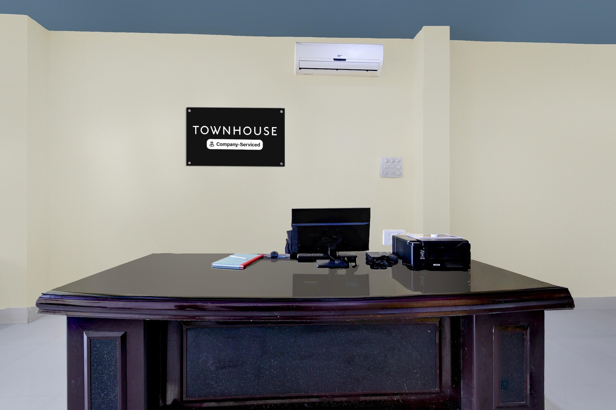 Ground floor: (bedroom(double bed, TV, seating area, air conditioning, telephone, Floor mattress), bathroom(bathtub or shower, shower, washbasin, toilet, Towels incl., shampoo, body soap, hot water), parking, lift)