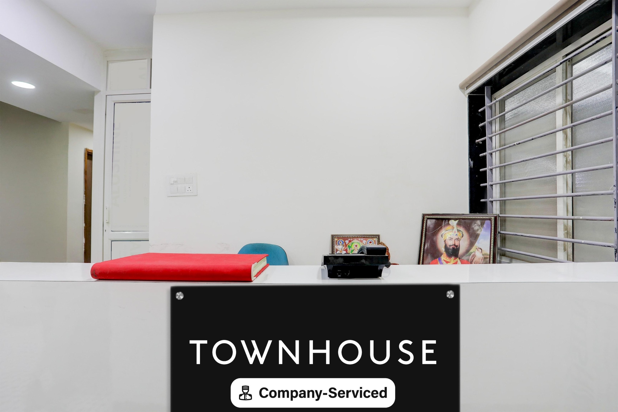 Ground floor: (bedroom(double bed, TV, seating area, air conditioning, telephone), bathroom(bathtub or shower, shower, washbasin, toilet, Towels incl., shampoo, body soap, hot water), Parking, lift)