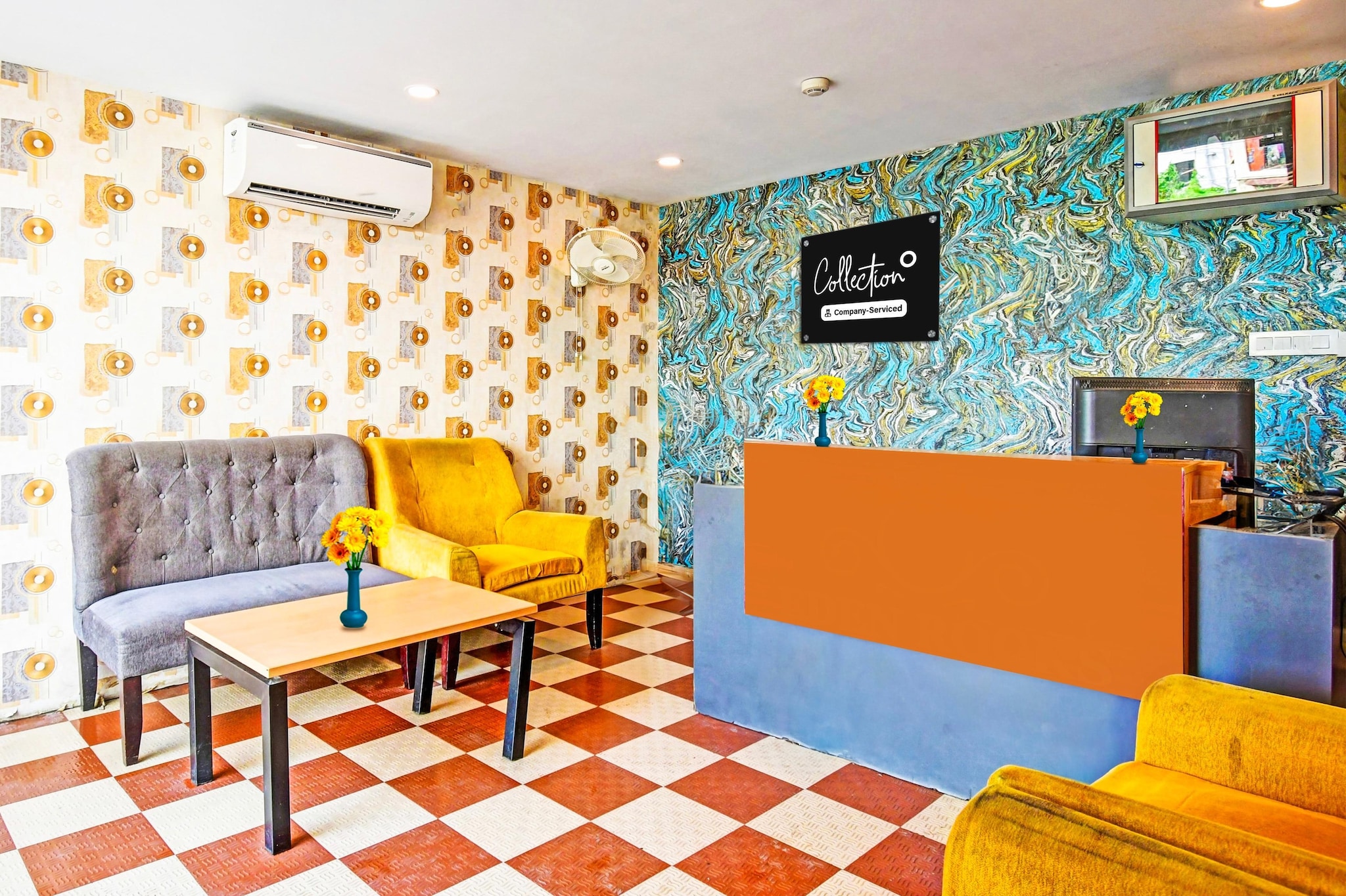 Ground floor: (bedroom(double bed, TV, seating area, air conditioning, telephone), bathroom(bathtub or shower, shower, washbasin, toilet, Towels incl., shampoo, body soap, hot water), Parking, lift)