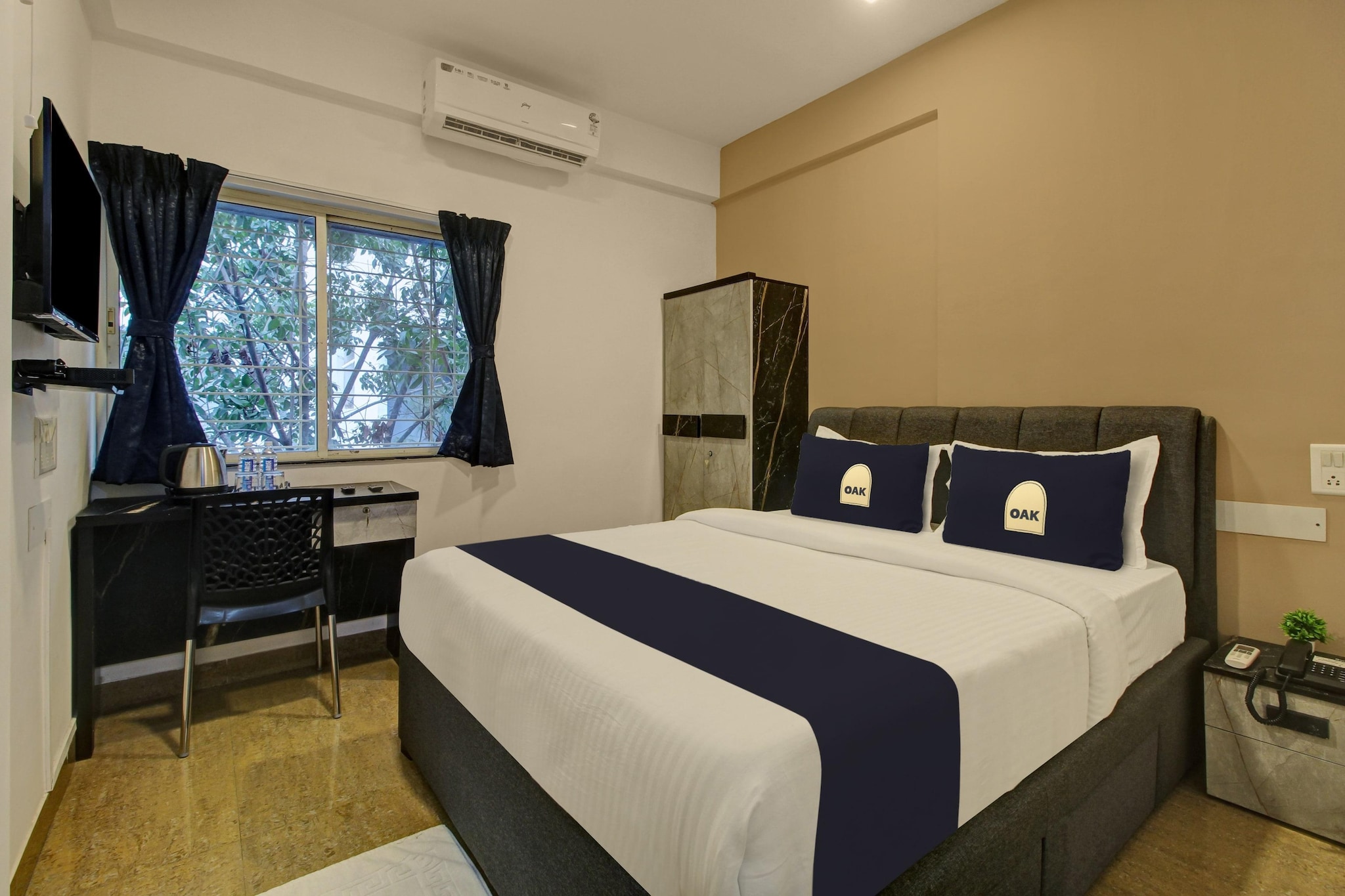 Comfortable Accommodations: Super Collection O Grey House in Pune offers 4-star comfort with air-conditioned rooms featuring private bathrooms, work desks, and free WiFi. Each room includes a seating area, TV, and free toiletries.
Convenient Facilities: Guests benefit from a lift, 24-hour front desk, housekeeping, and room service. Free on-site parking is available, and the hotel is highly rated for its room comfort, cleanliness, and value for money.
Prime Location: Located 22 km from Pune International Airport, the hotel is near attractions such as University of Pune (8 km), Pataleshwar Cave Temple (11 km), and Bund Garden (15 km). English and Hindi are spoken at reception.
Couples in particular like the location – they rated it 8.3 for a two-person trip.
Unmarried couples are warmly welcome at this property.
Guests with local ID proof are warmly welcome.
Apologies, but we are currently unable to host foreign nationals at this property.
Early Check-In Policy: A full day’s room rate will be charged for check-ins before 6:00 AM. Complimentary early check-in is available between 6:00 AM and 10:00 AM, subject to room availability.
Check-in is only available to guests aged 18 and above. Please provide a government-issued ID to confirm your age.