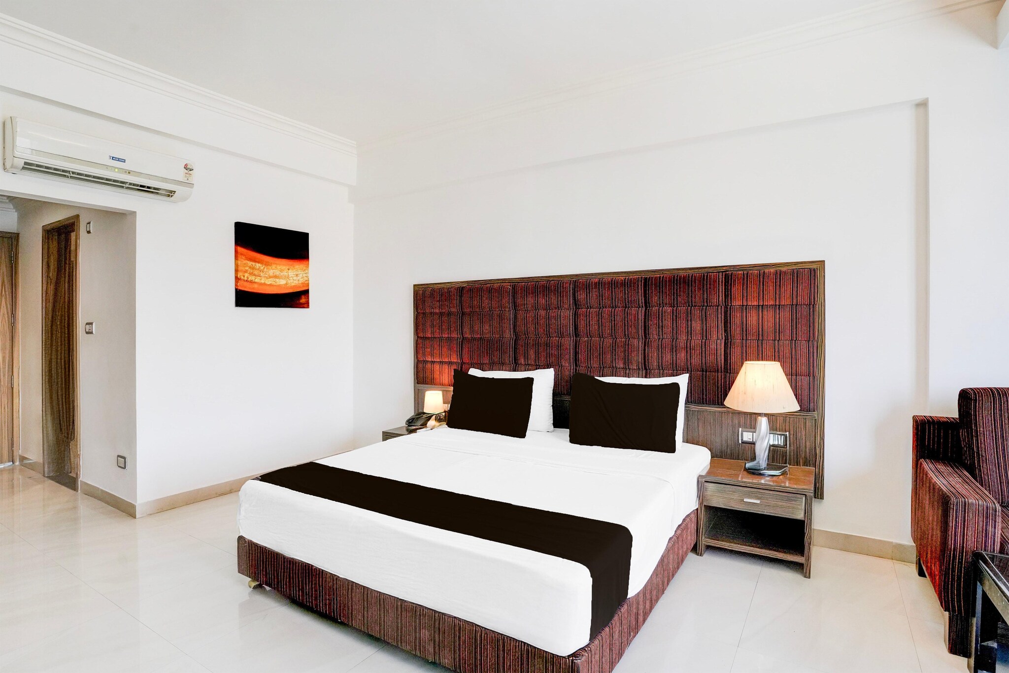 Super Townhouse Bharuch Near Railway Station