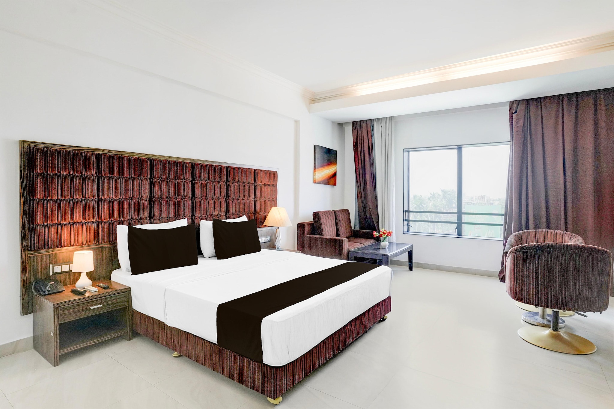 Comfortable Accommodations: Super Townhouse Bharuch Near Railway Station Formerly Hotel Kohinoor in Bharuch offers family rooms with air-conditioning, private bathrooms, work desks, and seating areas. Each room includes free toiletries, a bath or shower, TV, and tiled floors.

Convenient Facilities: Guests benefit from a 24-hour front desk, housekeeping service, room service, and luggage storage. The hotel provides a welcoming environment with English and Hindi spoken at reception.

Prime Location: Located in Bharuch, the hotel is 82 km from Surat Airport. Nearby attractions include the railway station and Hilton Plaza, offering easy access to local sights.

Unmarried couples are warmly welcome at this property.
We’re sorry, but guests with local ID proof are not welcome at this property.

Early Check-In Policy: A full day’s room rate will be charged for check-ins before 6:00 AM. Complimentary early check-in is available between 6:00 AM and 10:00 AM, subject to room availability.

Check-in is only available to guests aged 18 and above. Please provide a government-issued ID to confirm your age.