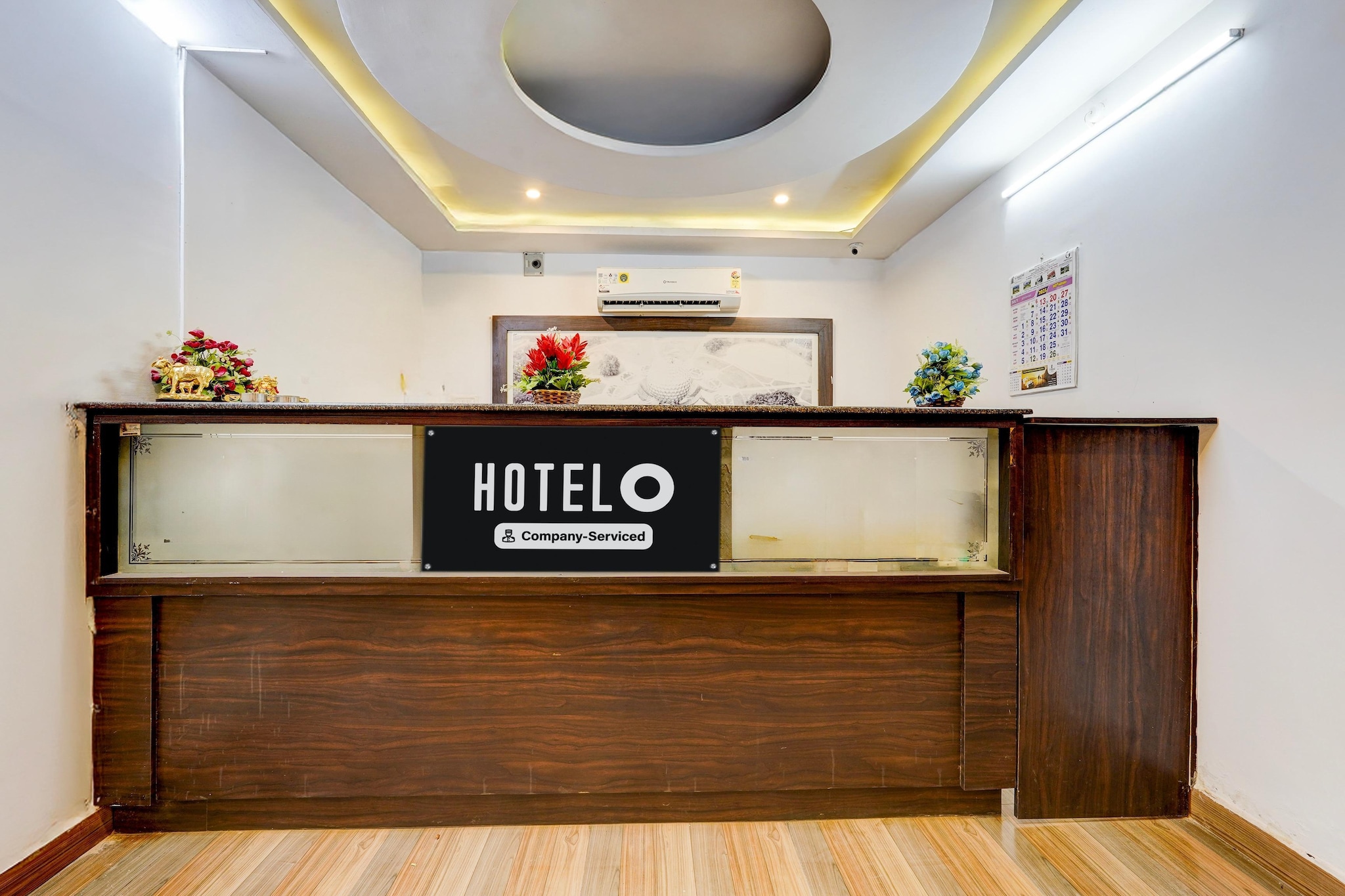 Ground floor: (bedroom(double bed, TV, seating area, air conditioning, telephone), bathroom(bathtub or shower, shower, washbasin, toilet, Towels incl., shampoo, body soap, hot water), Parking, swimming pool(shared with other guests), Laundry Package for a fee)