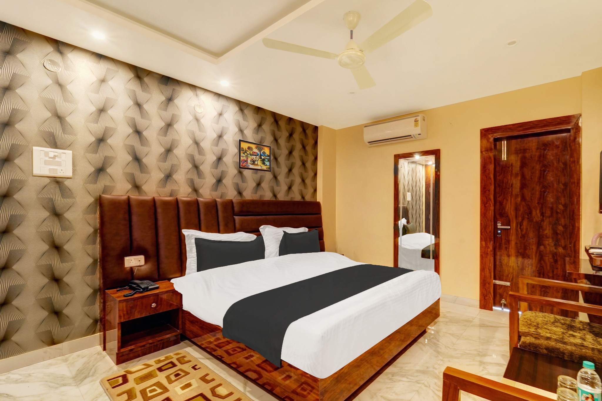 Comfortable Accommodation: Super Townhouse OAK The Dev Regency in Patna offers four-star comfort with free WiFi, air-conditioning, and private bathrooms. Each room includes a work desk, seating area, TV, and wardrobe.

Convenient Facilities: Guests benefit from a lift, 24-hour front desk, housekeeping service, family rooms, room service, and luggage storage. Additional amenities include a shower and tiled floors.

Dining Options: A continental and Ã  la carte breakfast is available, along with a variety of dining options.

Location and Attractions: Located 3 km from Jay Prakash Narayan Airport and 6 km from Patna Railway Station, the hotel provides easy access to local attractions.

Unmarried couples are warmly welcome at this property.
Guests with local ID proof are warmly welcome.
Apologies, but we are currently unable to host foreign nationals at this property.
Early Check-In Policy: A full dayâ€™s room rate will be charged for check-ins before 6:00 AM. Complimentary early check-in is available between 6:00 AM and 10:00 AM, subject to room availability.
Check-in is only available to guests aged 18 and above. Please provide a government-issued ID to confirmÂ yourÂ age.
