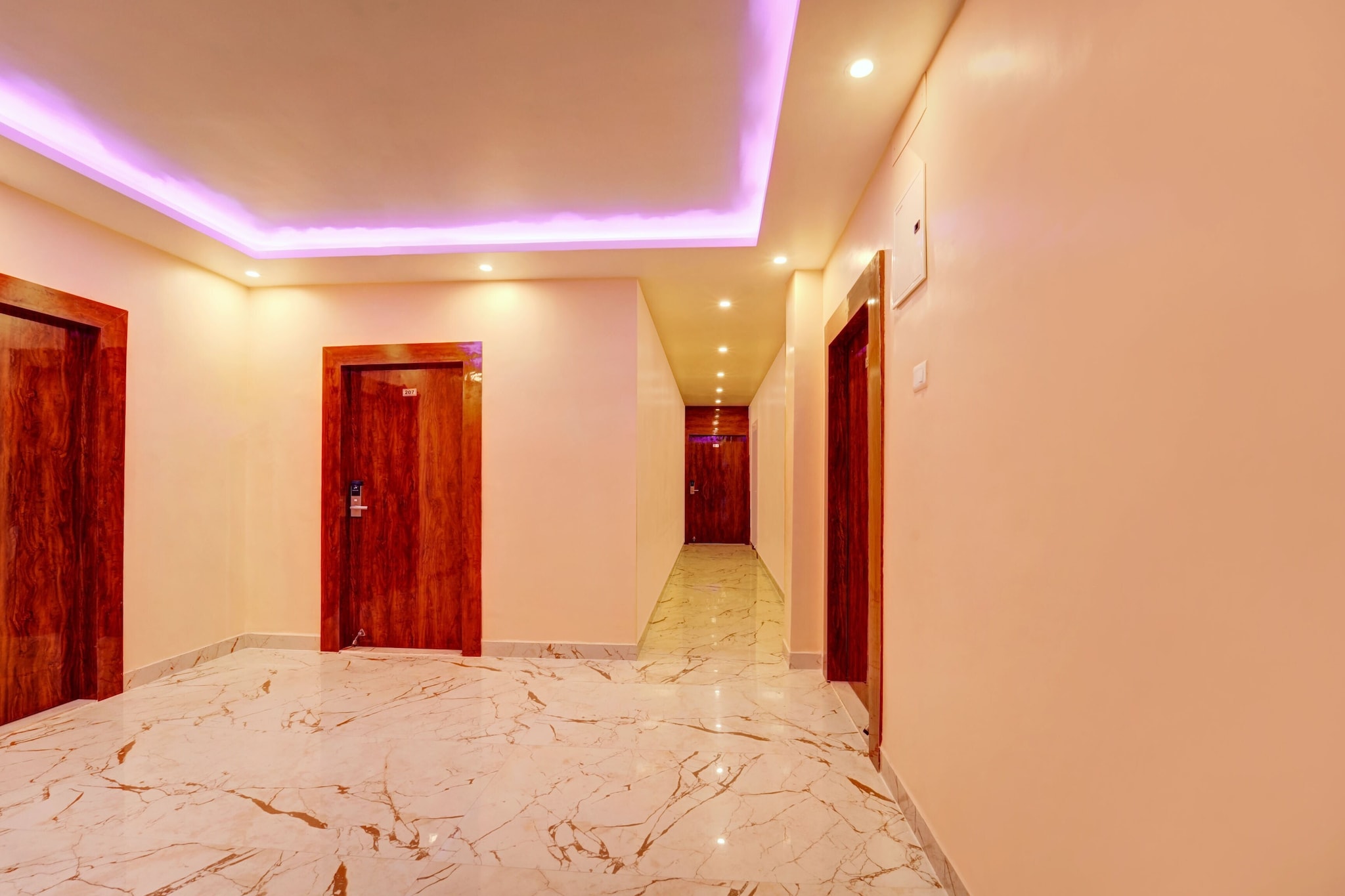 Super Townhouse OAK The Dev Regency