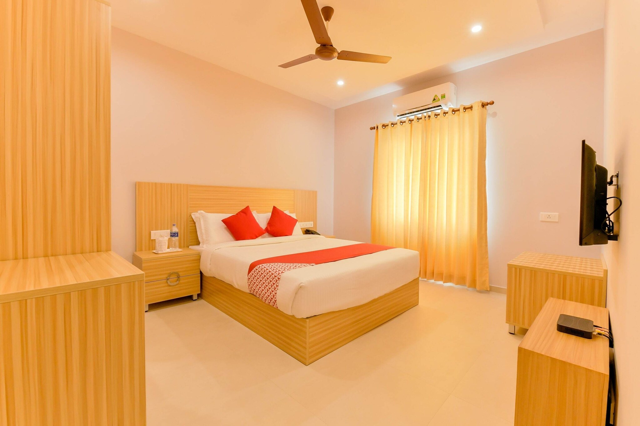 Comfortable Accommodations: Super Townhouse Edassery Blue Bells in Kochi offers spacious rooms with air-conditioning, private bathrooms, and free toiletries. Each room includes a shower and TV, ensuring a pleasant stay.

Dining Experience: The family-friendly restaurant serves Indian cuisine with a traditional and modern ambience. Guests can enjoy lunch and dinner in a welcoming environment.

Convenient Facilities: The hotel features a lounge, lift, 24-hour front desk, shared kitchen, housekeeping service, and room service. Free WiFi is available throughout the property.

Nearby Attractions: Located 7 km from Cochin International Airport, the hotel is close to Kochi Biennale (45 km), Cochin Shipyard (35 km), and Wonderla Kochi (22 km).

Couples particularly like the location â€” they rated it 8.8 for a two-person trip.

Unmarried couples are warmly welcome at this property.
Guests with local ID proof are warmly welcome.
Apologies, but we are currently unable to host foreign nationals at this property.
Complimentary early check-in- Subject to availability
Check-in is only available to guests aged 18 and above. Please provide a government-issued ID to confirmÂ yourÂ age.