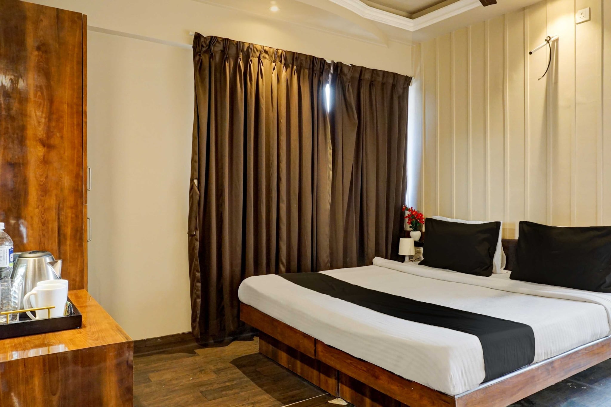 Comfortable Accommodations: Collection O Viman Nagar Downtown Formerly Hotel Cilantro in Pune offers family rooms with air-conditioning, private bathrooms, work desks, and seating areas. Each room includes free toiletries, a bath or shower, TV, and tiled floors.
Essential Facilities: Guests enjoy free WiFi, a lift, 24-hour front desk, housekeeping service, room service, and luggage storage. Additional amenities include a work desk, seating area, TV, and wardrobe.
Prime Location: Located 3 km from Pune International Airport, the hotel is near Phoenix Marketcity Mall. Nearby attractions include Aga Khan Palace (2.3 km), Bund Garden (4.4 km), and Pataleshwar Cave Temple (9 km).
Couples particularly like the location — they rated it 9.7 for a two-person trip.
Unmarried couples are warmly welcome at this property.
Guests with local ID proof are warmly welcome.
Apologies, but we are currently unable to host foreign nationals at this property.
Early Check-In Policy: A full day’s room rate will be charged for check-ins before 6:00 AM. Complimentary early check-in is available between 6:00 AM and 10:00 AM, subject to room availability.
Check-in is only available to guests aged 18 and above. Please provide a government-issued ID to confirm your age.