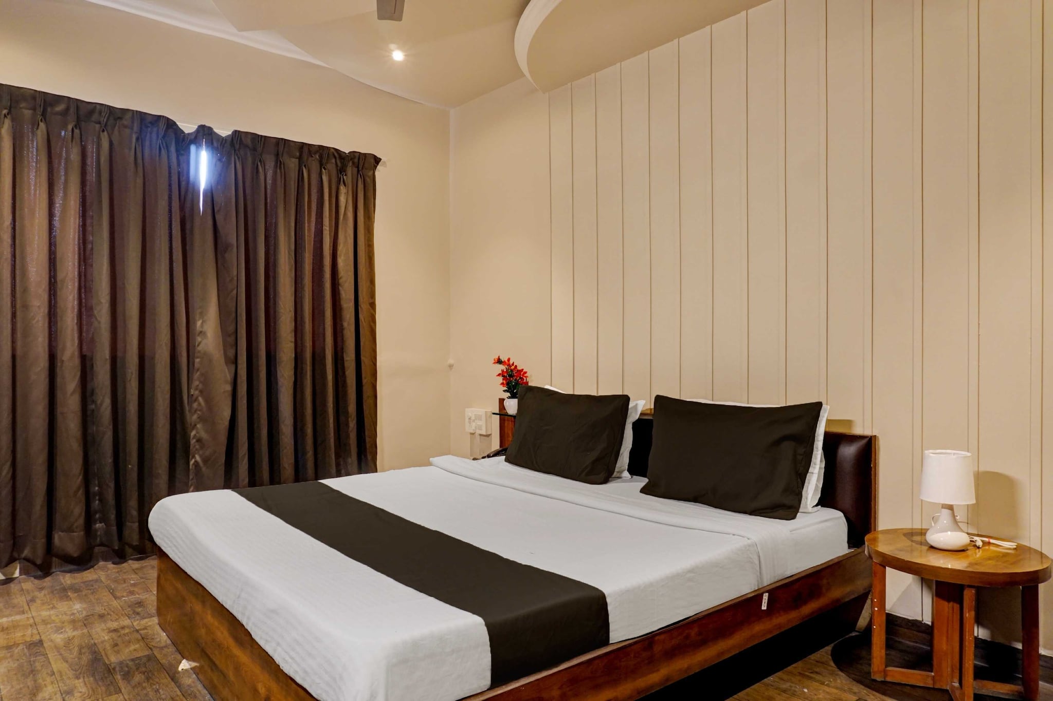 Comfortable Accommodations: Collection O Viman Nagar Downtown Formerly Hotel Cilantro in Pune offers family rooms with air-conditioning, private bathrooms, work desks, and seating areas. Each room includes free toiletries, a bath or shower, TV, and tiled floors.
Essential Facilities: Guests enjoy free WiFi, a lift, 24-hour front desk, housekeeping service, room service, and luggage storage. Additional amenities include a work desk, seating area, TV, and wardrobe.
Prime Location: Located 3 km from Pune International Airport, the hotel is near Phoenix Marketcity Mall. Nearby attractions include Aga Khan Palace (2.3 km), Bund Garden (4.4 km), and Pataleshwar Cave Temple (9 km).
Couples in particular like the location – they rated it 9.7 for a two-person trip.
Unmarried couples are warmly welcome at this property.
Guests with local ID proof are warmly welcome.
Early Check-In Policy: A full day’s room rate will be charged for check-ins before 6:00 AM. Complimentary early check-in is available between 6:00 AM and 10:00 AM, subject to room availability.
Check-in is only available to guests aged 18 and above. Please provide a government-issued ID to confirm your age.