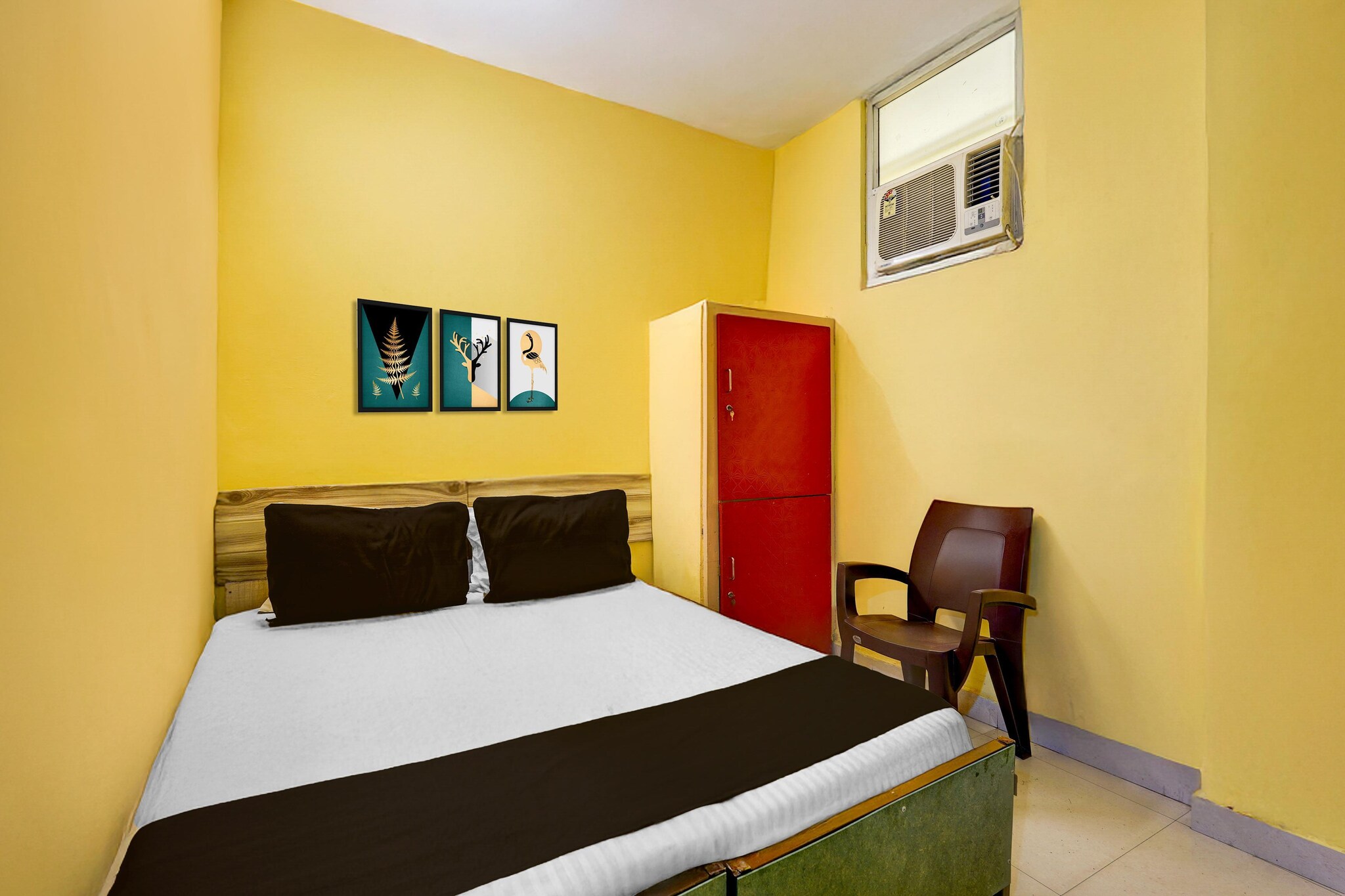 Comfortable Accommodations: Hotel O Egmore Metro Station Chennai Formerly Harini Lodge in Chennai offers family rooms with air-conditioning, private bathrooms, and free toiletries. Each room includes a work desk, seating area, TV, and wardrobe.
Convenient Facilities: Guests benefit from a 24-hour front desk, housekeeping service, room service, and luggage storage. The hotel provides a continental breakfast and offers a variety of amenities to enhance the stay.
Prime Location: Located in the city centre, the hotel is less than 1 km from the Government Museum Chennai and 15 km from Chennai International Airport. Nearby attractions include Chennai Central Railway Station (2.3 km) and Spencer Plaza Mall (2.8 km)
Unmarried couples are warmly welcome at this property.
Guests with local ID proof are warmly welcome.
Early Check-In Policy: A full day’s room rate will be charged for check-ins before 6:00 AM. Complimentary early check-in is available between 6:00 AM and 10:00 AM, subject to room availability.
Check-in is only available to guests aged 18 and above. Please provide a government-issued ID to confirm your age.