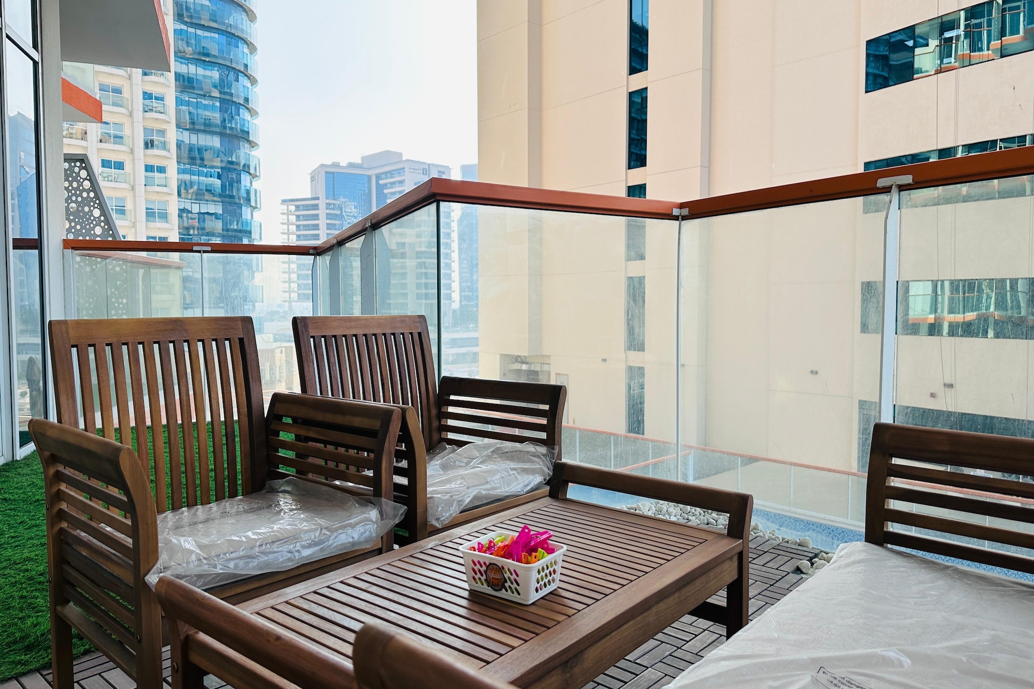 Experience Dubai in style at this elegant and modern 2-bedroom apartment, offering breathtaking views of the iconic Burj Khalifa. Perfect for families, friends, or business travellers, this fully furnished apartment combines comfort, sophistication, and convenience in the heart of the city.
ðŸ Apartment Highlights:
Entire apartment – complete privacy
Size: 12 m² of thoughtfully designed space
2 Bedrooms: Each with a comfortable double bed and quality linens
Private bathroom with shower, bidet, and free toiletries
Air-conditioned, tiled floors, and stylish interiors
TV with cable & satellite channels
Wardrobe, desk, and ample storage
🛠Bathroom Amenities:
Shower & bidet
Fresh towels & toilet paper
Free toiletries
🌆 Stunning View:
Admire spectacular city and Burj Khalifa views right from your apartment
🢠Property Facilities:
Family rooms for a comfortable group stay
Free private parking (no reservation needed)
24-hour front desk & luggage storage
Daily housekeeping
Non-smoking property with enhanced safety features (CCTV, smoke alarms, security alarm)
📠Ideal Location:
Stay close to Dubai’s prime attractions, world-class dining, shopping malls, and business hubs — all while enjoying a serene retreat with a magnificent view.
Whether you’re here for leisure or business, the Luxe Stylish 2-Bedroom Apartment with Burj Khalifa View offers a perfect blend of luxury, comfort, and location to make your Dubai stay unforgettable.