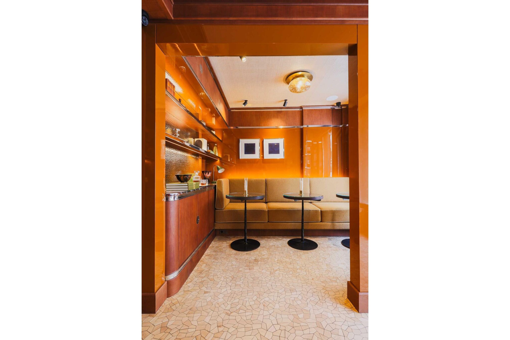 CONFIDENTIEL-4-Innenbereich