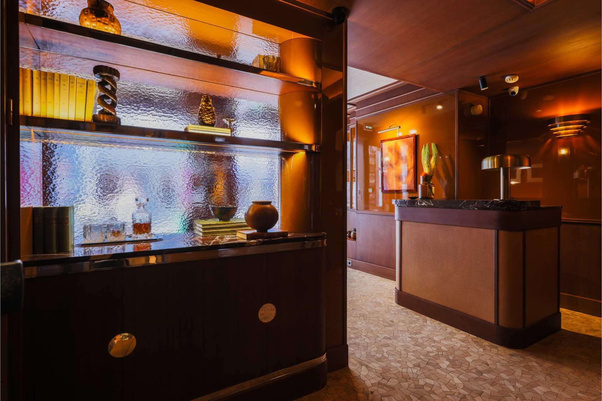 CONFIDENTIEL-4-Innenbereich