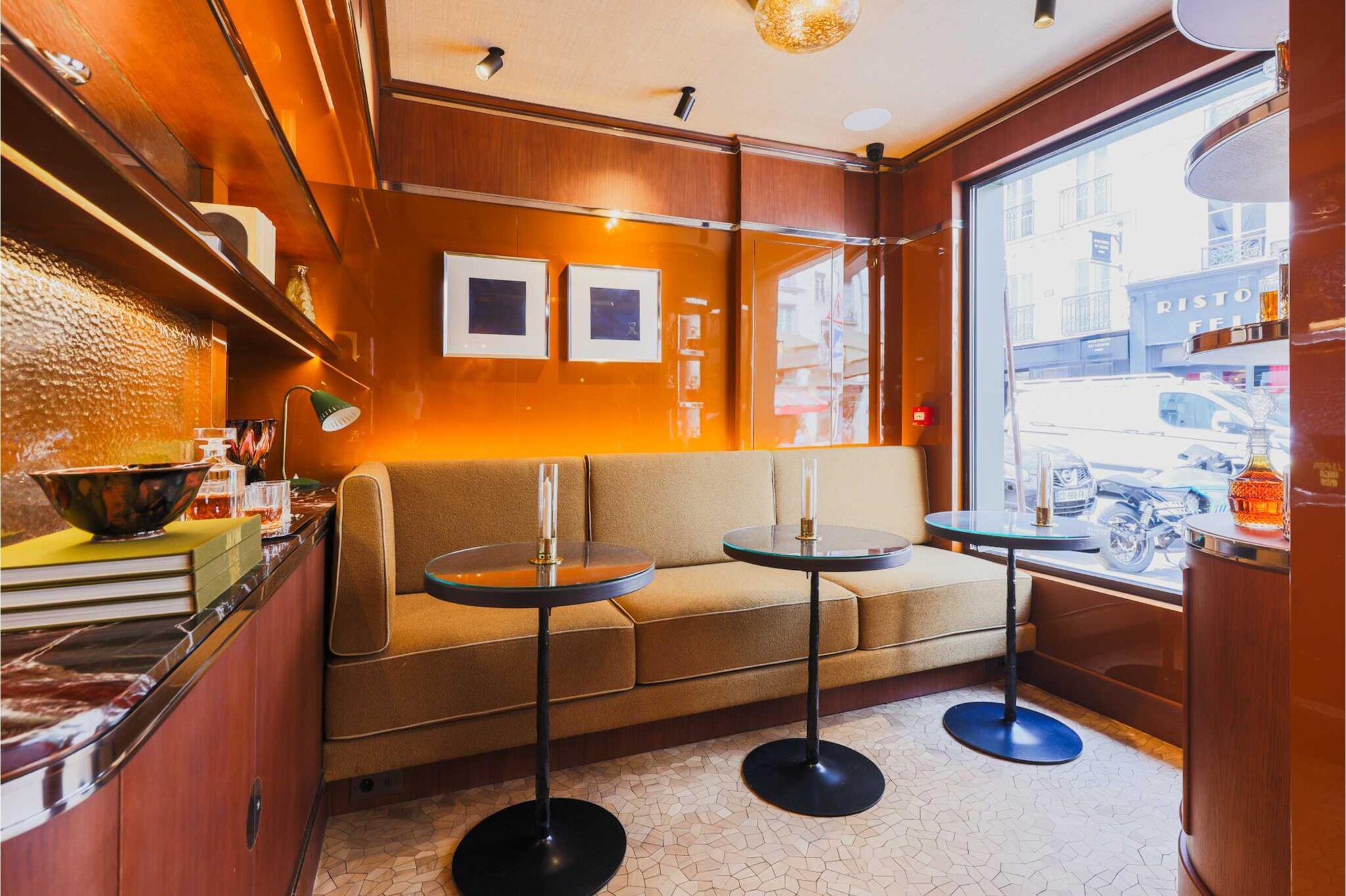 CONFIDENTIEL-4-Innenbereich