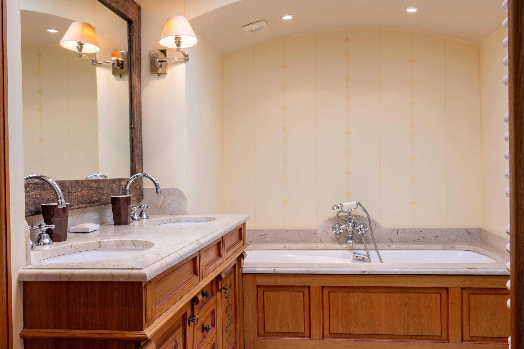 NL-48-CRISTAUX-Badkamer