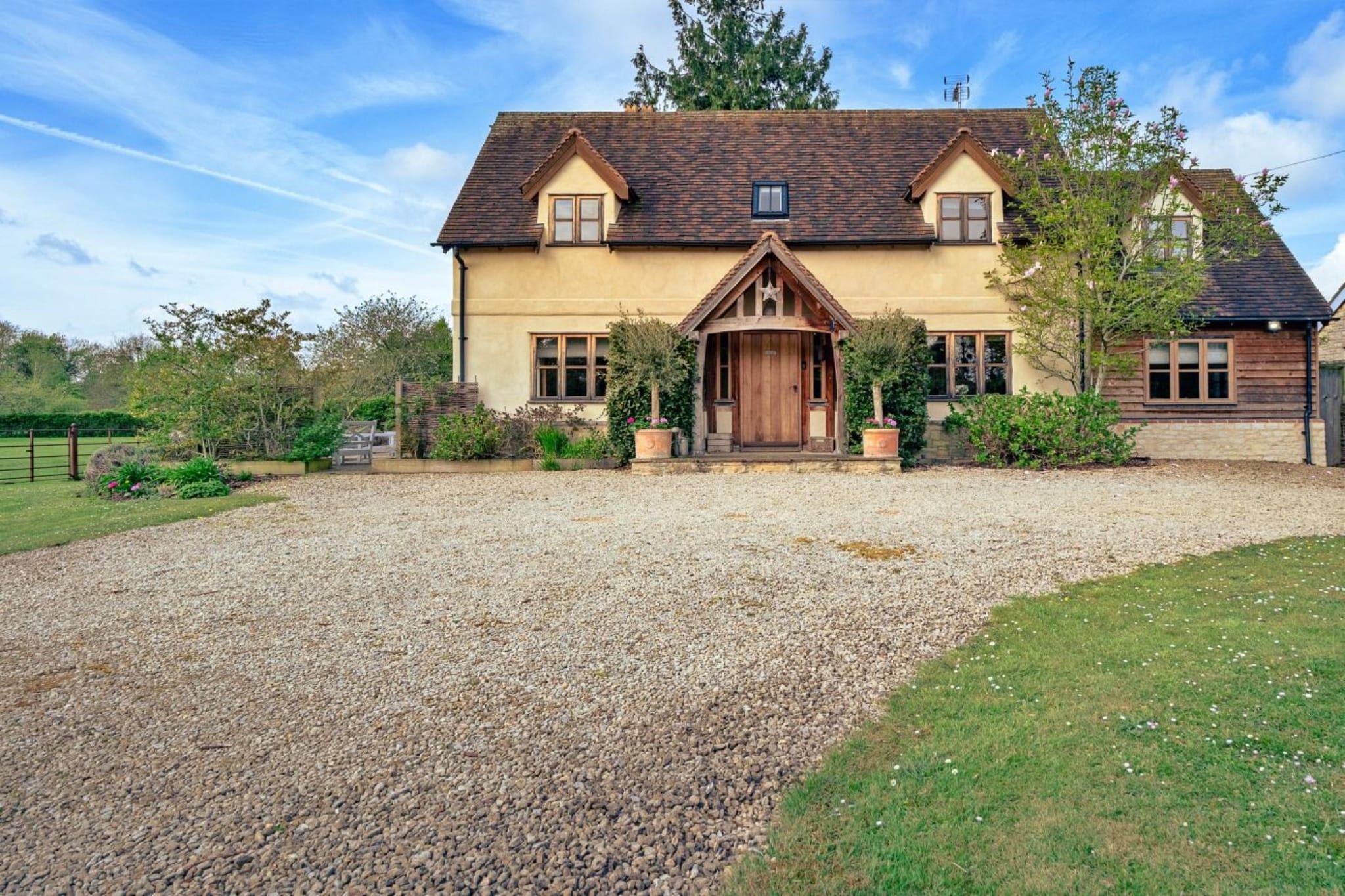 Windfall Cottage - Buitenkant zomer
