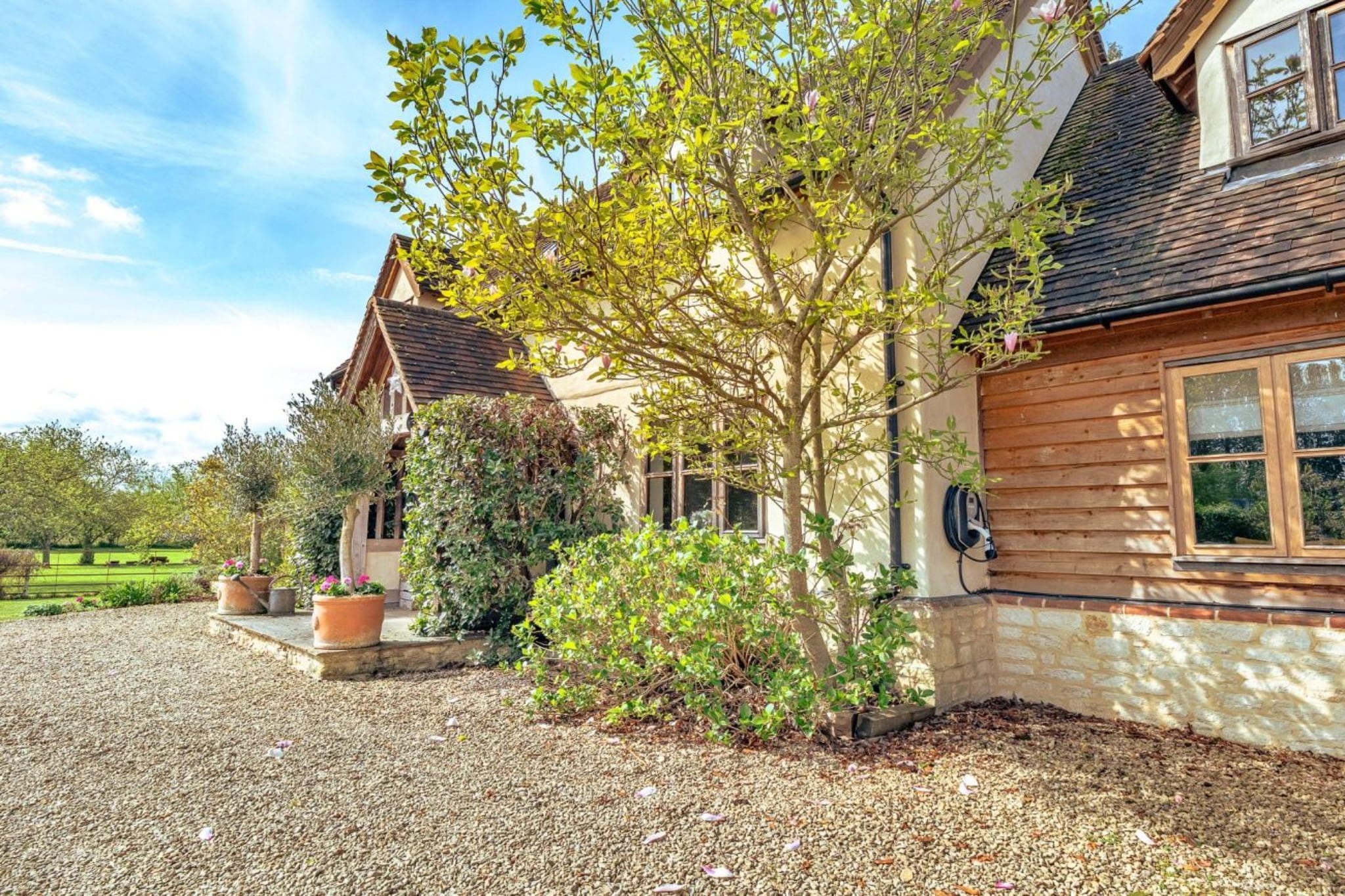 Windfall Cottage - Buitenkant zomer