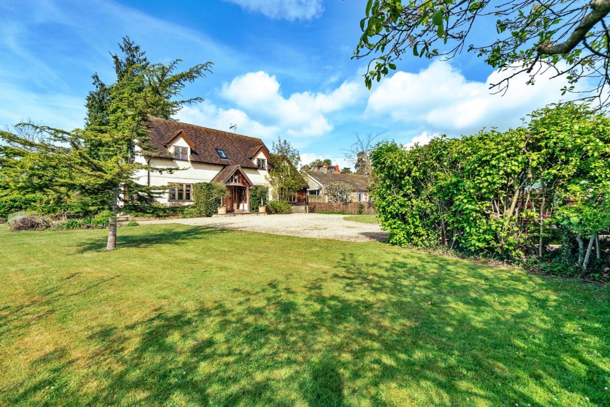 Windfall Cottage - Buitenkant zomer
