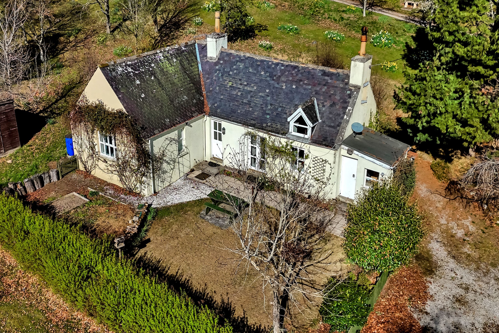 Corrennie School Cottage - Buitenkant zomer