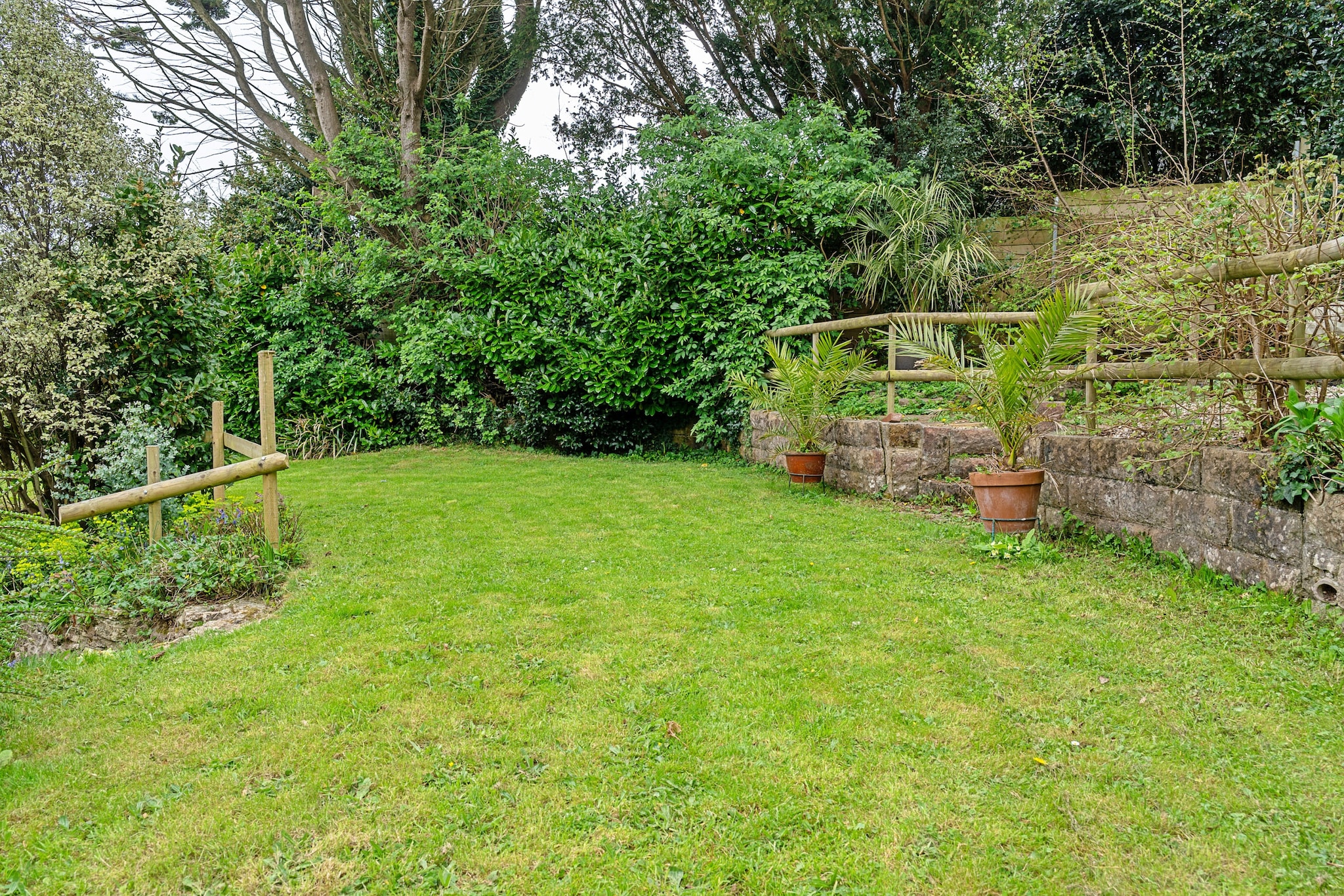 Heselwood - Gardens in summer