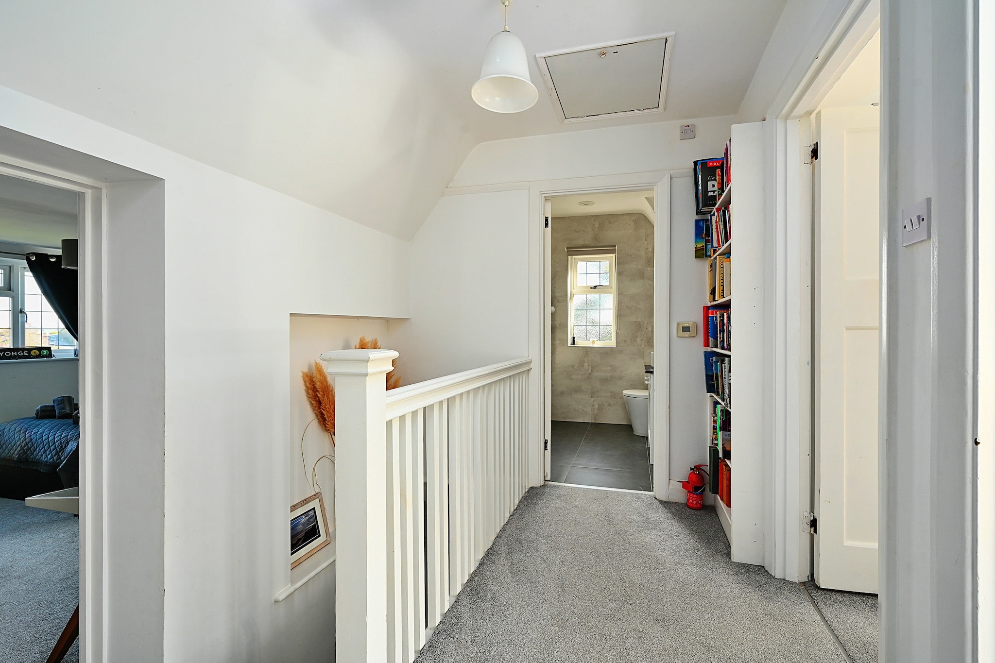 19, South Way - Landing