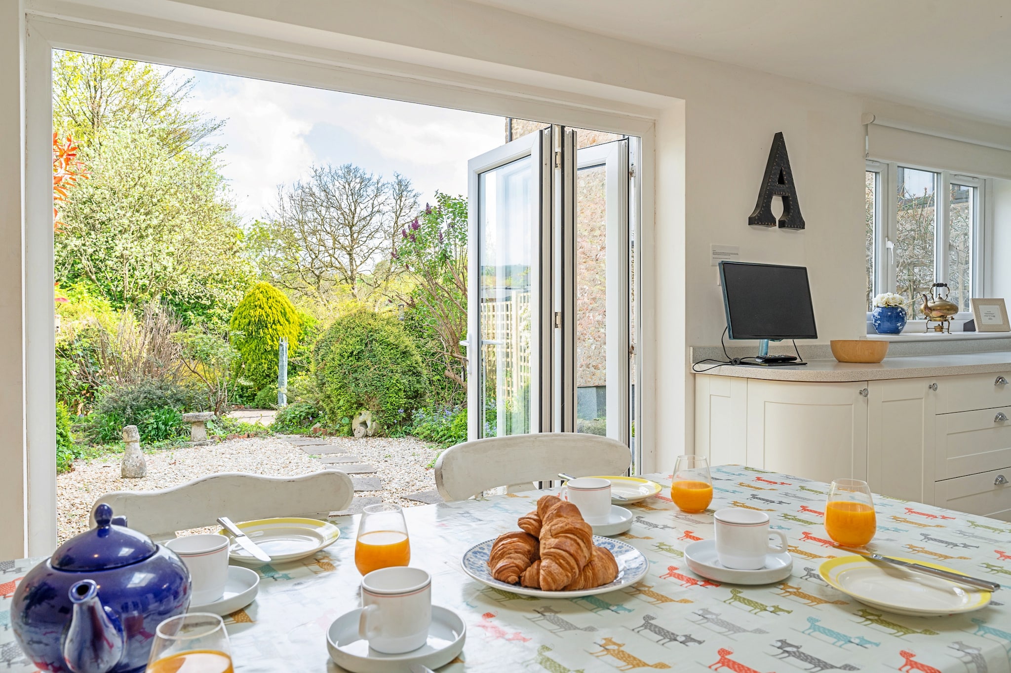 Greenhills Cottage - Dining room