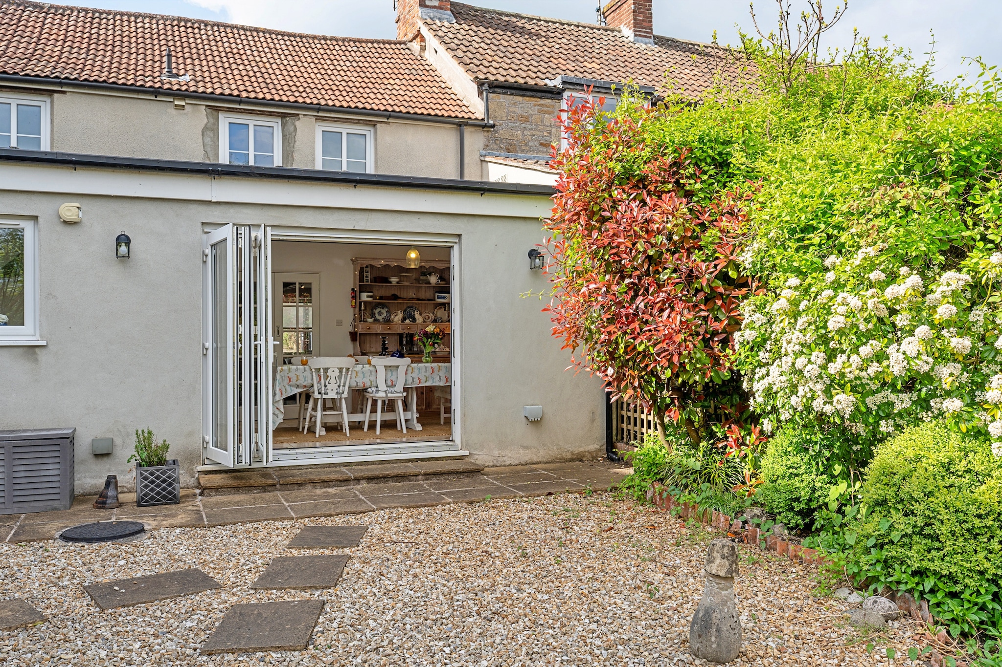 Greenhills Cottage - Exterior in summer