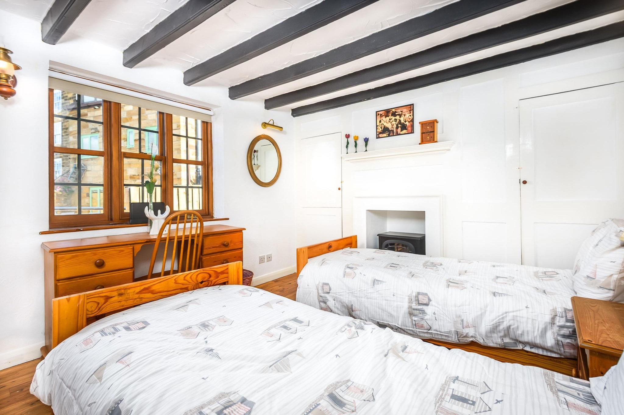 Ukulele Cottage - Bedroom