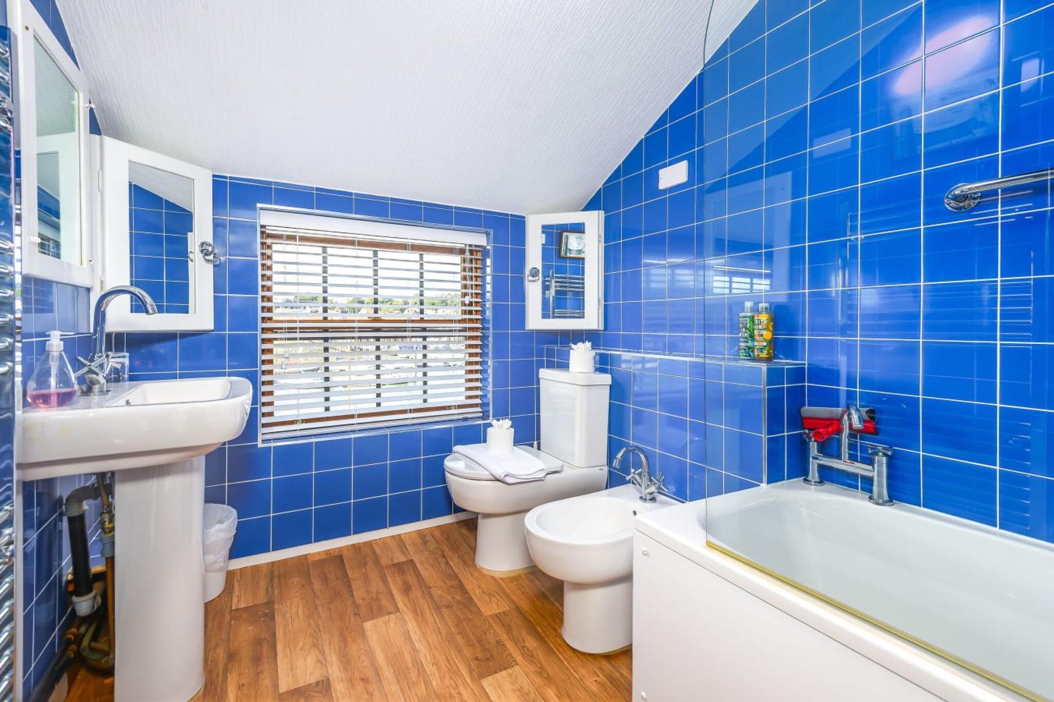 Ukulele Cottage - Bathroom