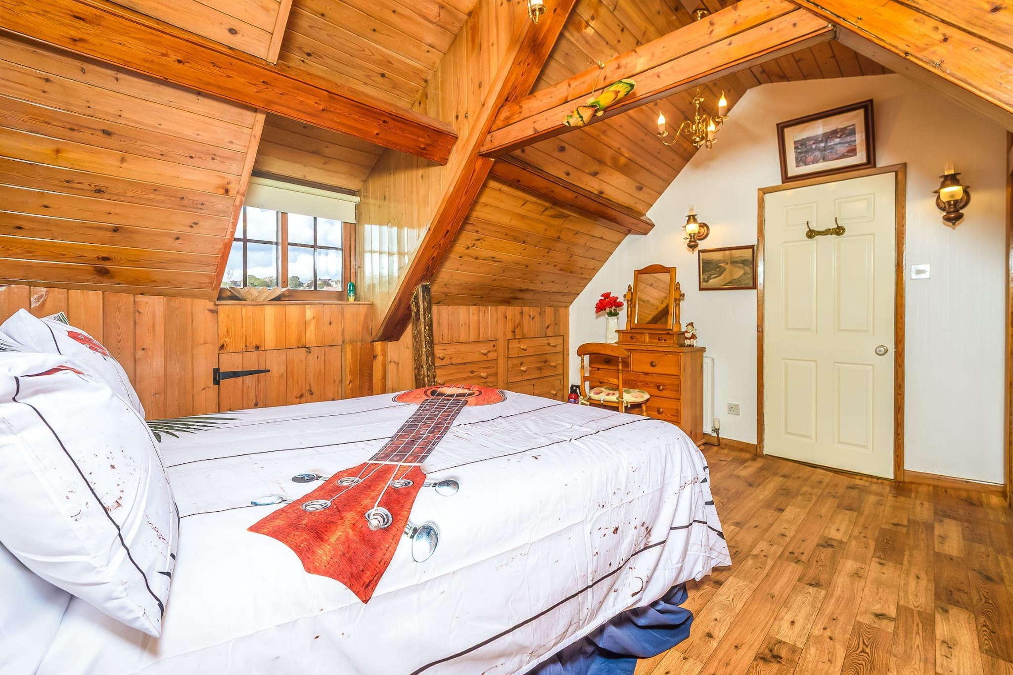 Ukulele Cottage - Bedroom