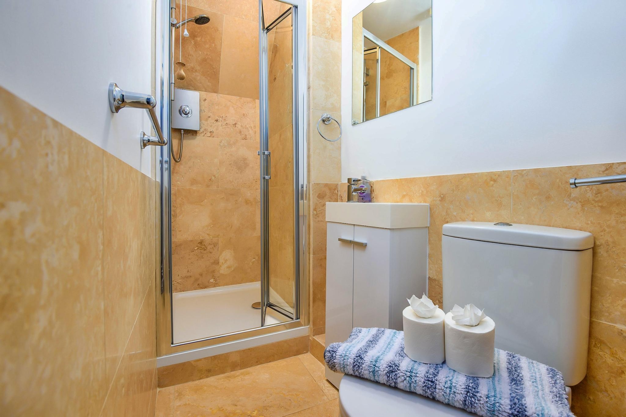 Ukulele Studio - Bathroom