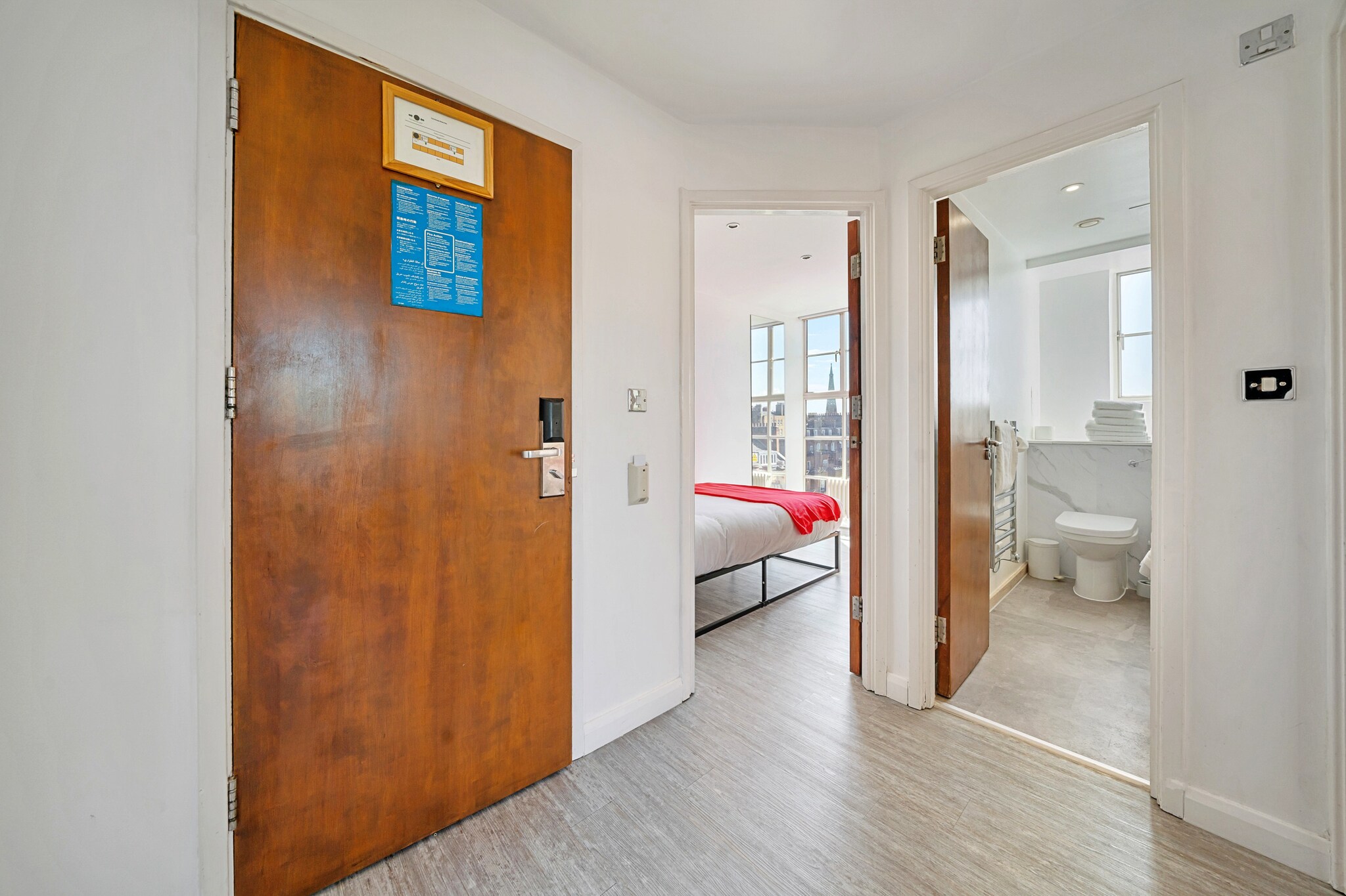Roland House - Two Bedroom - Overloop