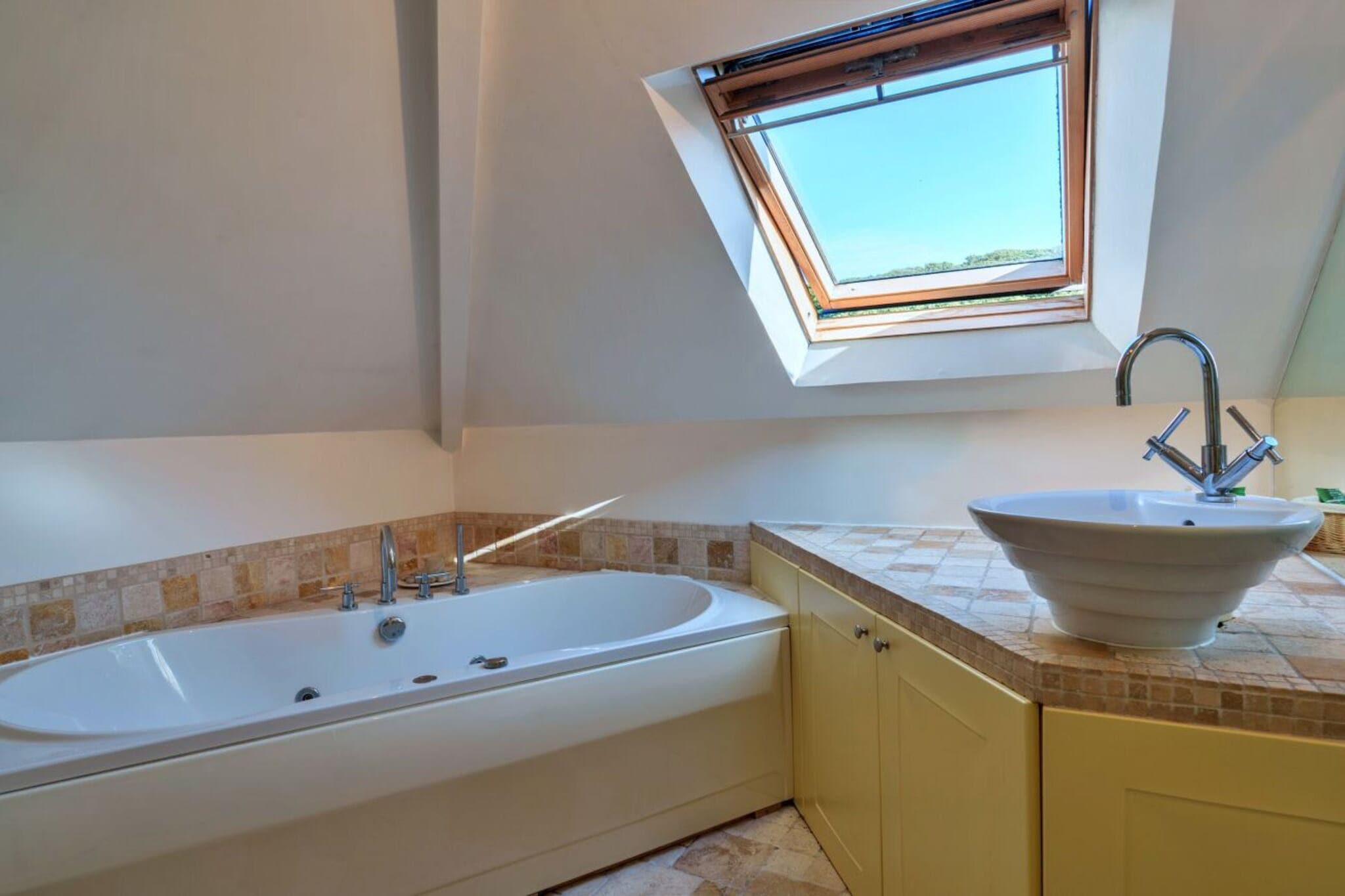 Upper Deck - Bathroom