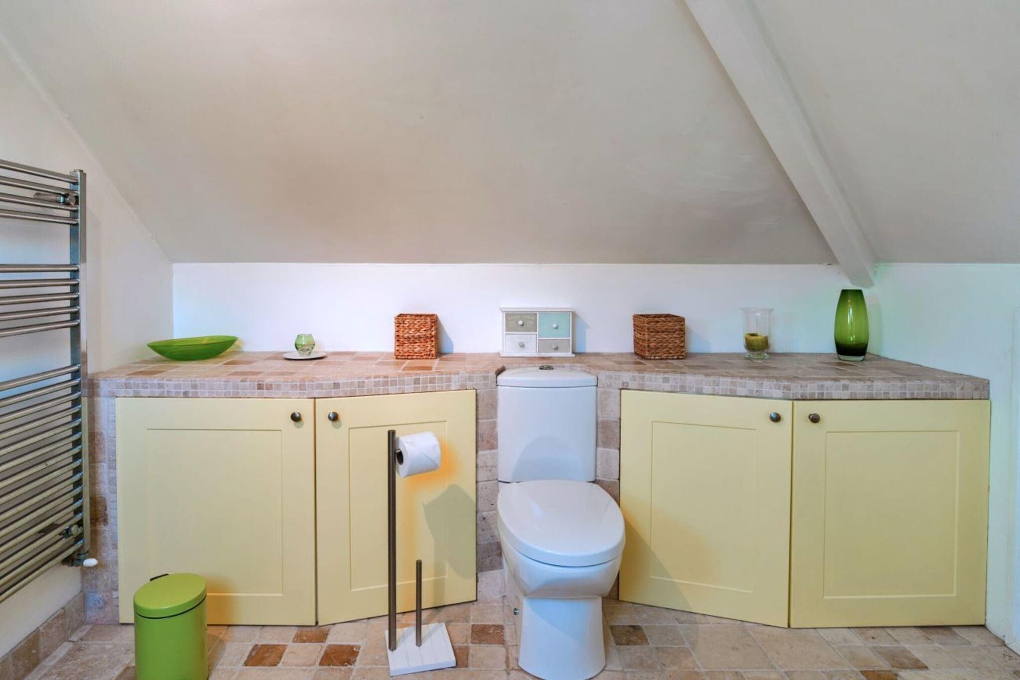 Upper Deck - Bathroom