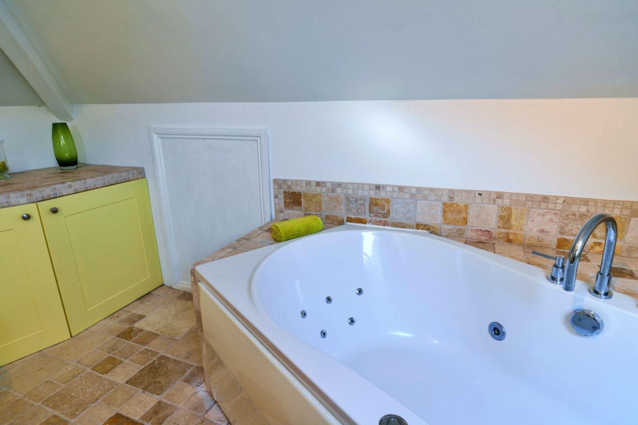 Upper Deck - Bathroom