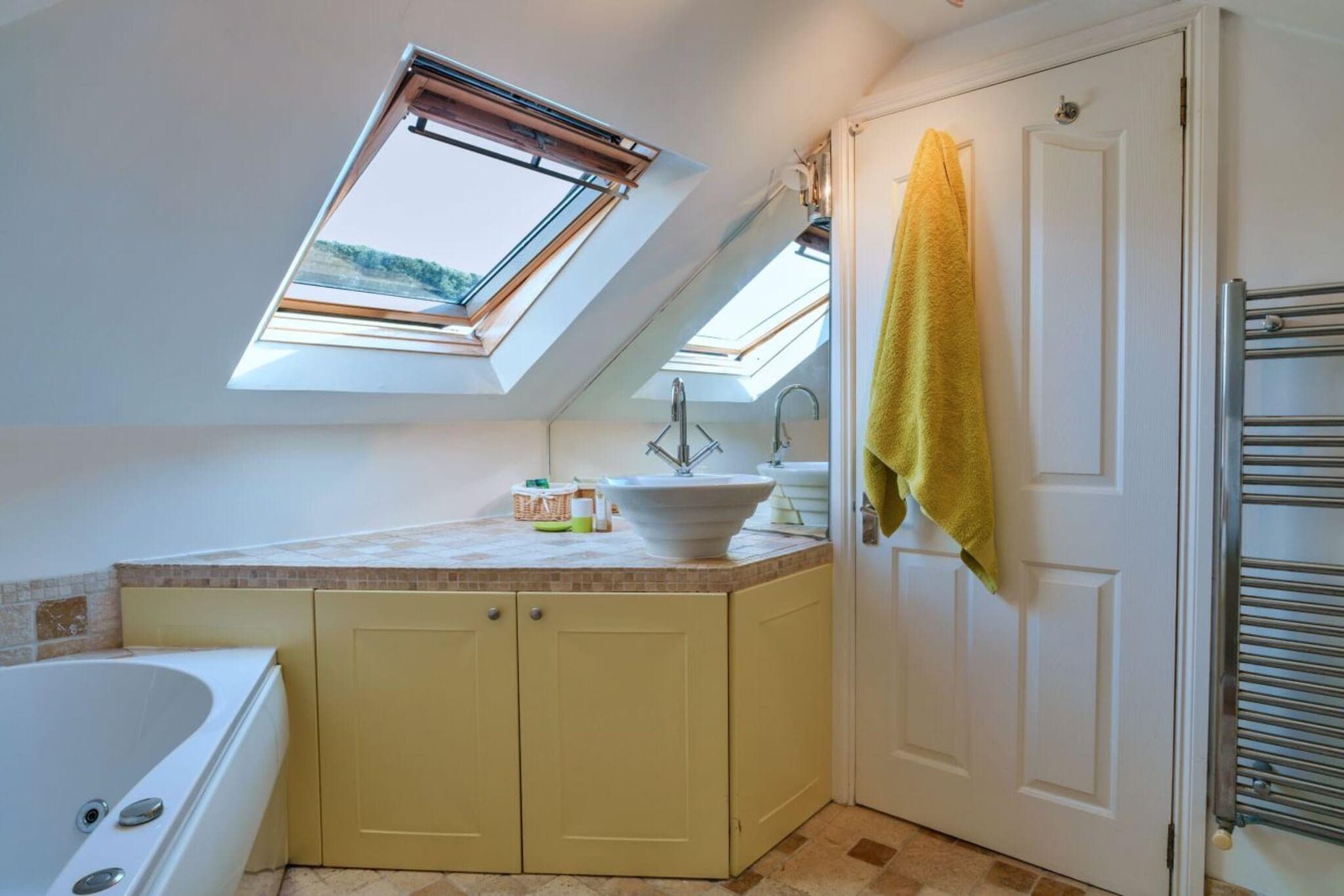 Upper Deck - Bathroom
