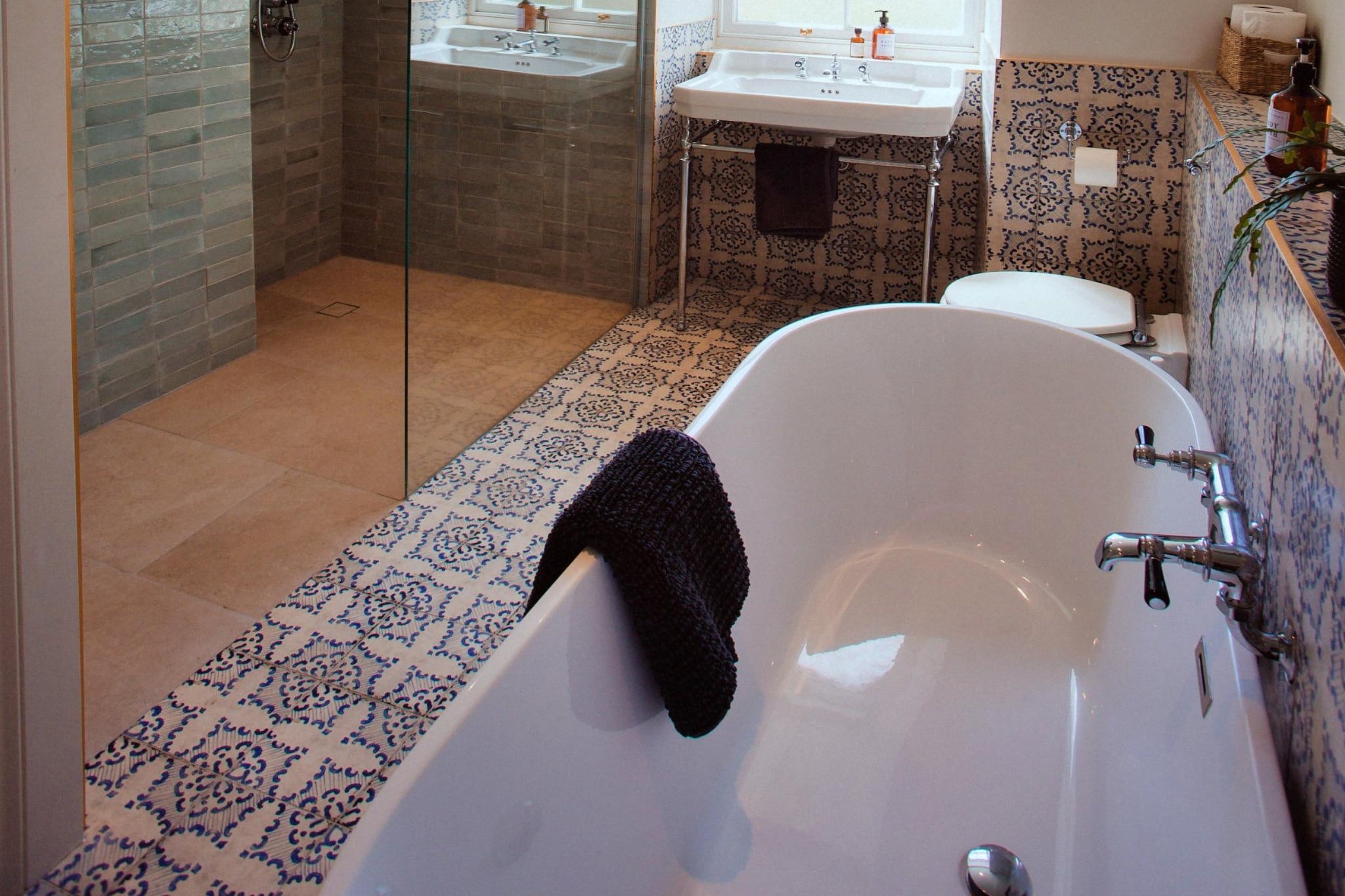 Cliff House, Kingsand - Bathroom