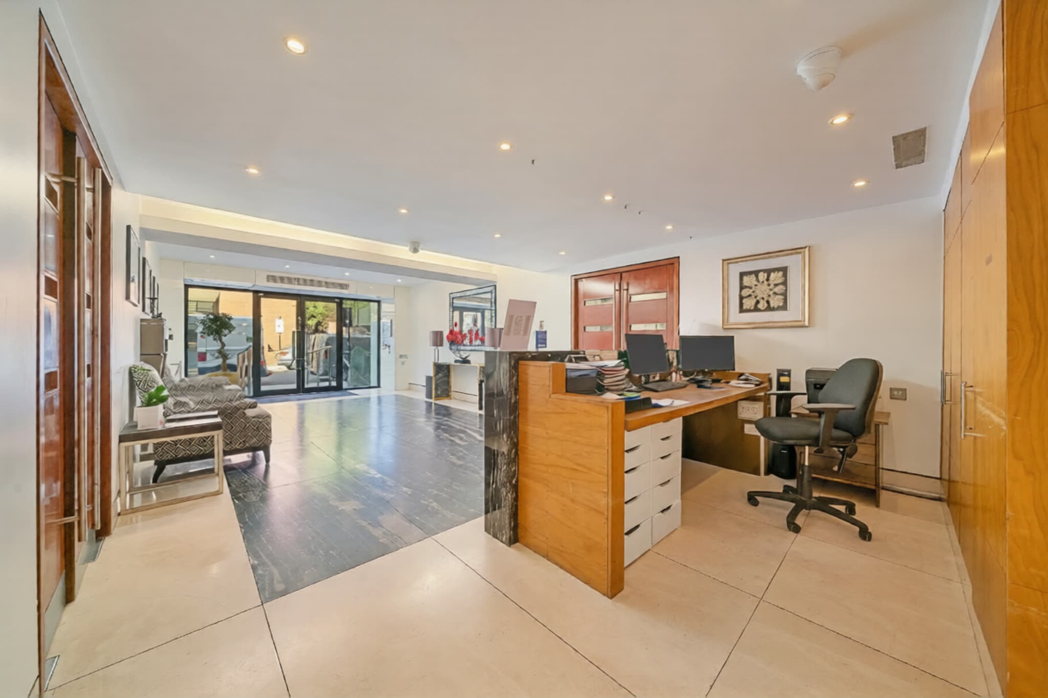 Roland House - Deluxe Studio B