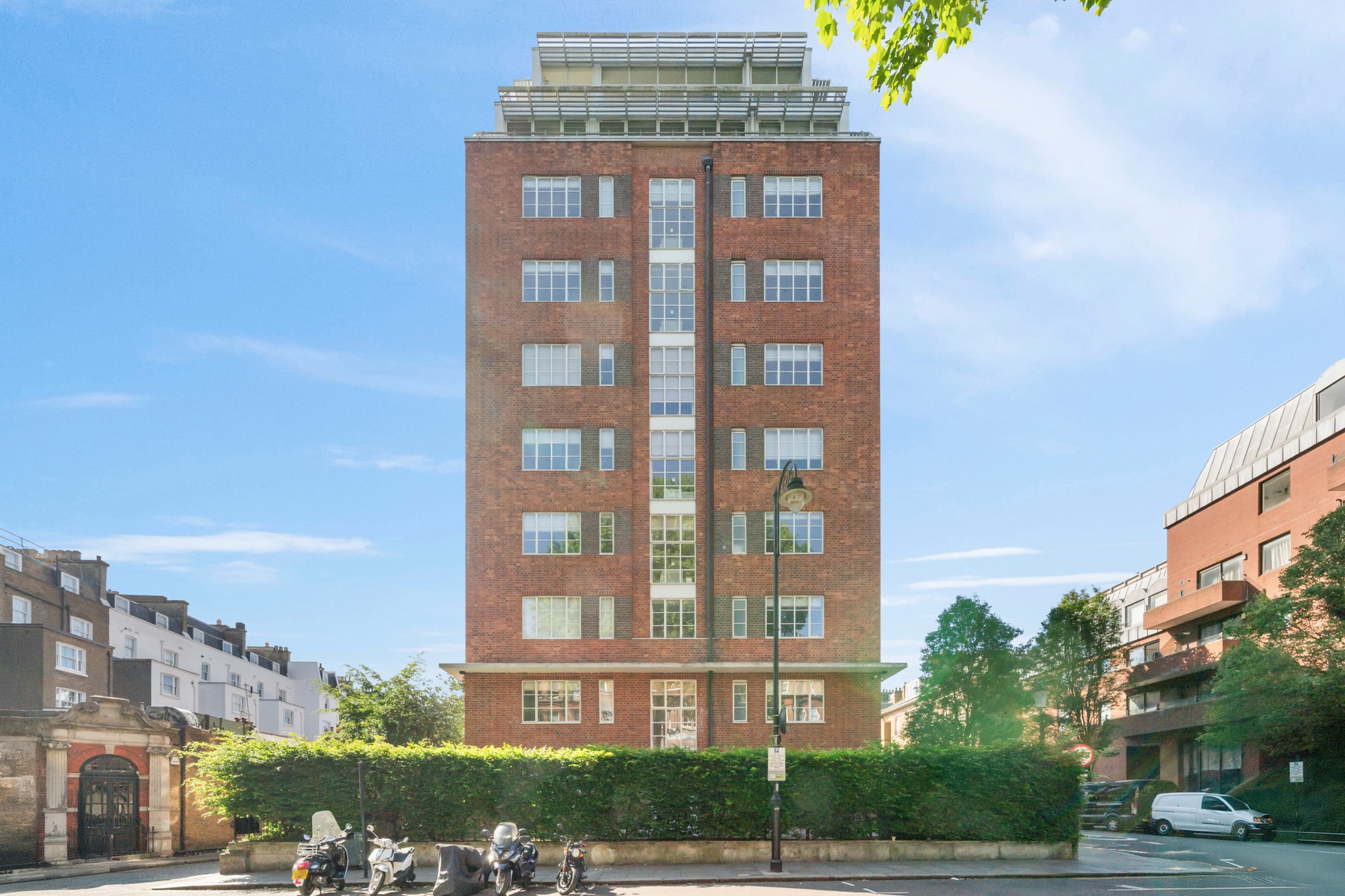 Roland House - Deluxe Studio C