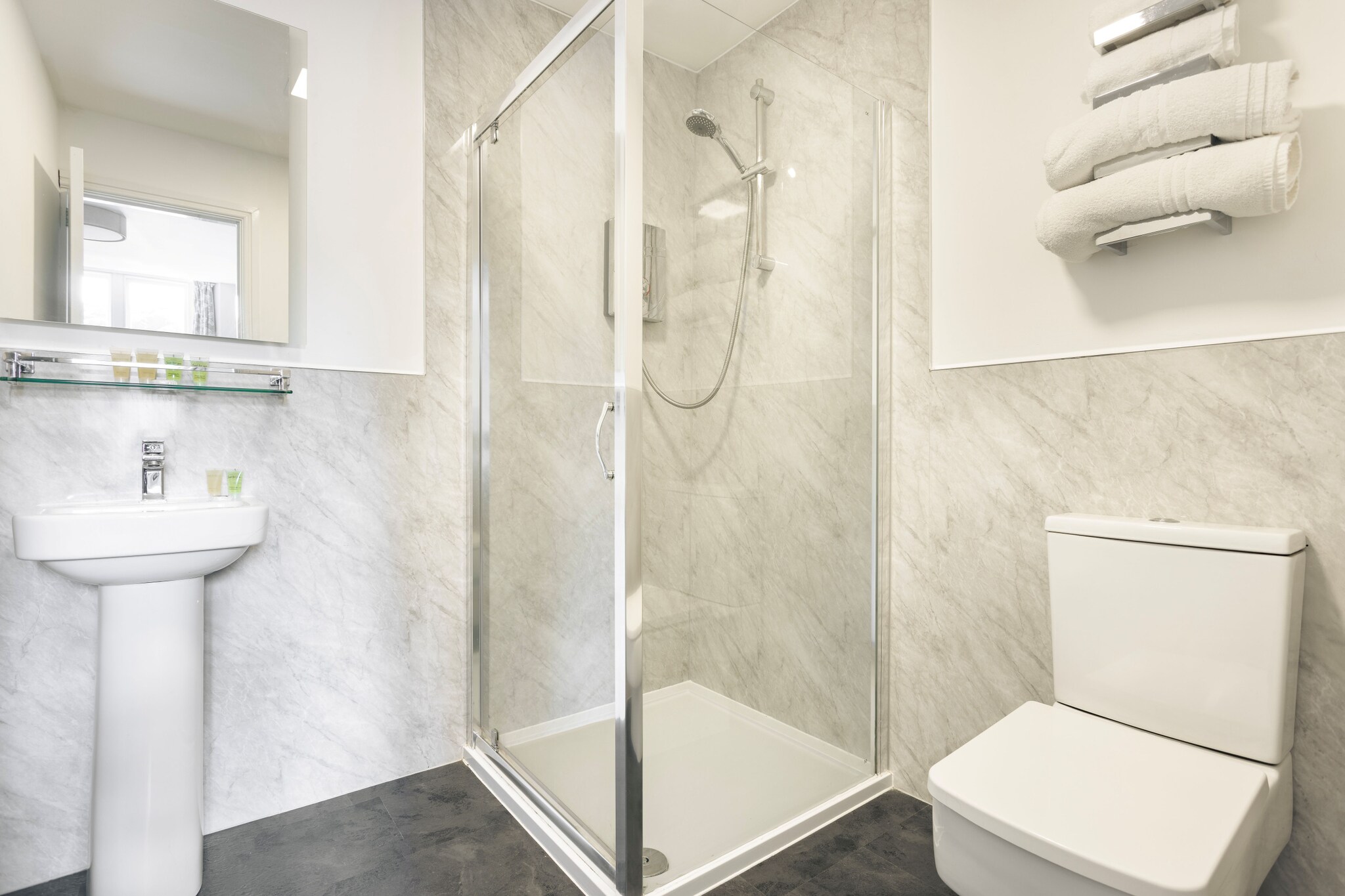 Kelsick Villa Guest House - Bowfell - Bathroom