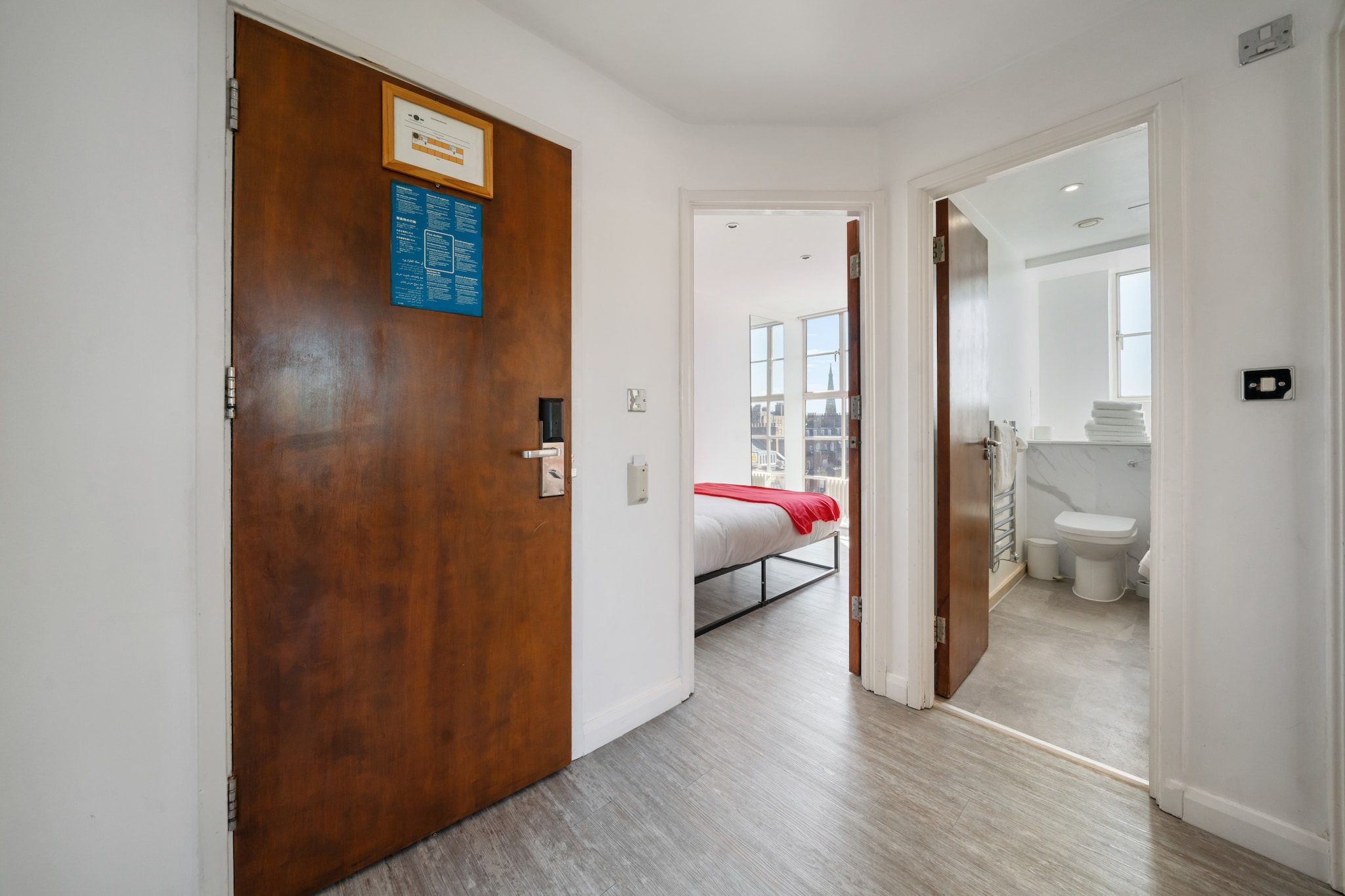 Roland House - Two Bedroom A - Overloop