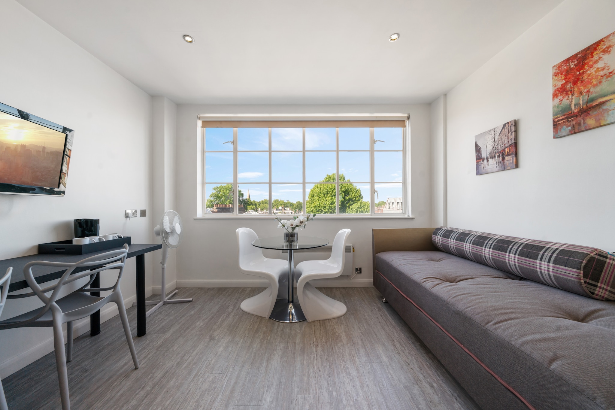 Roland House - Two Bedroom A - Woonkamer