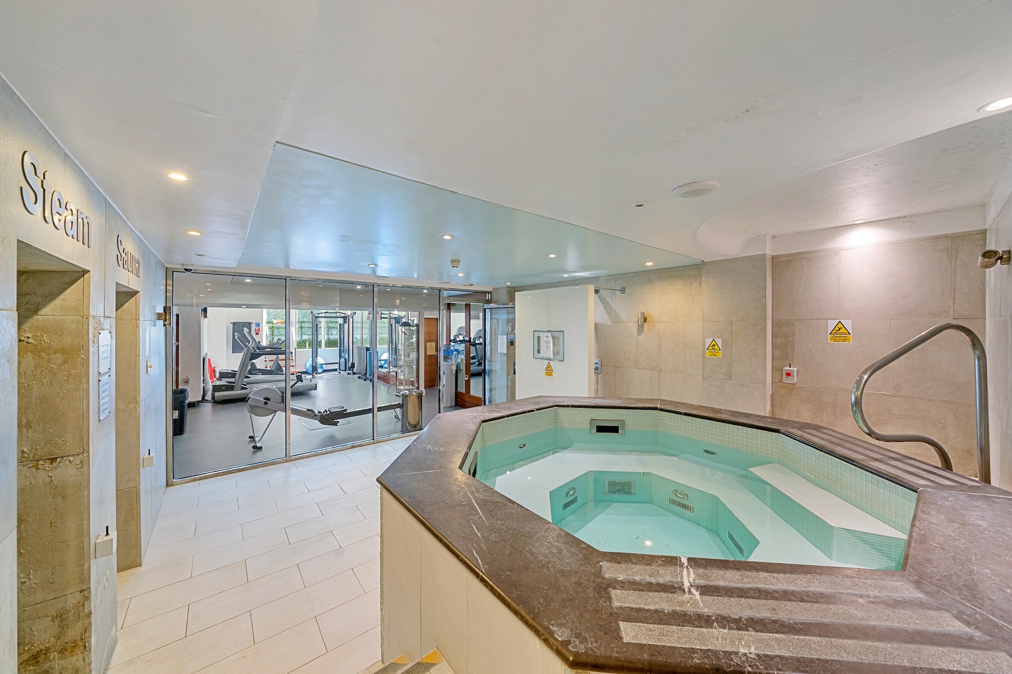 Roland House - Deluxe Studio D - Wellness