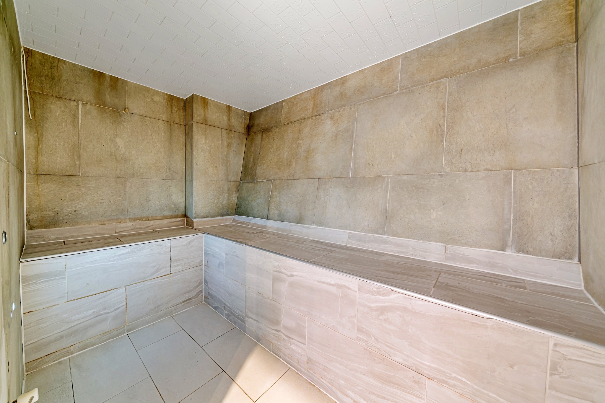 Roland House - Deluxe Studio D - Wellness