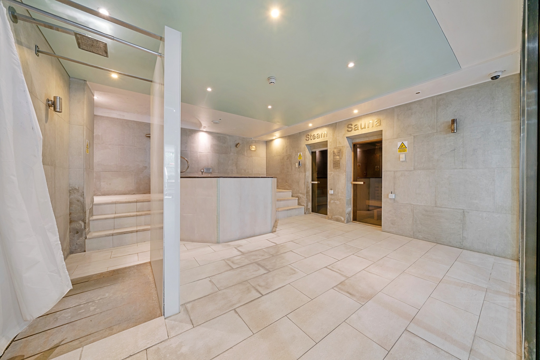 Roland House - Deluxe Studio D - Wellness