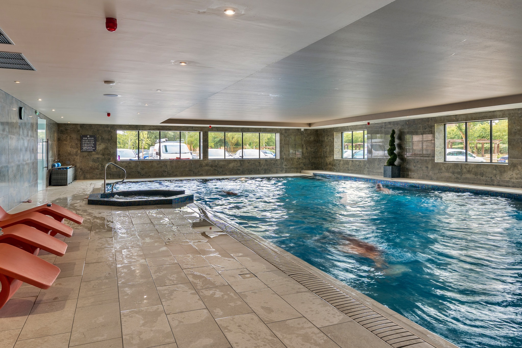 Cambridge Luxury Lodge - Swimming pool